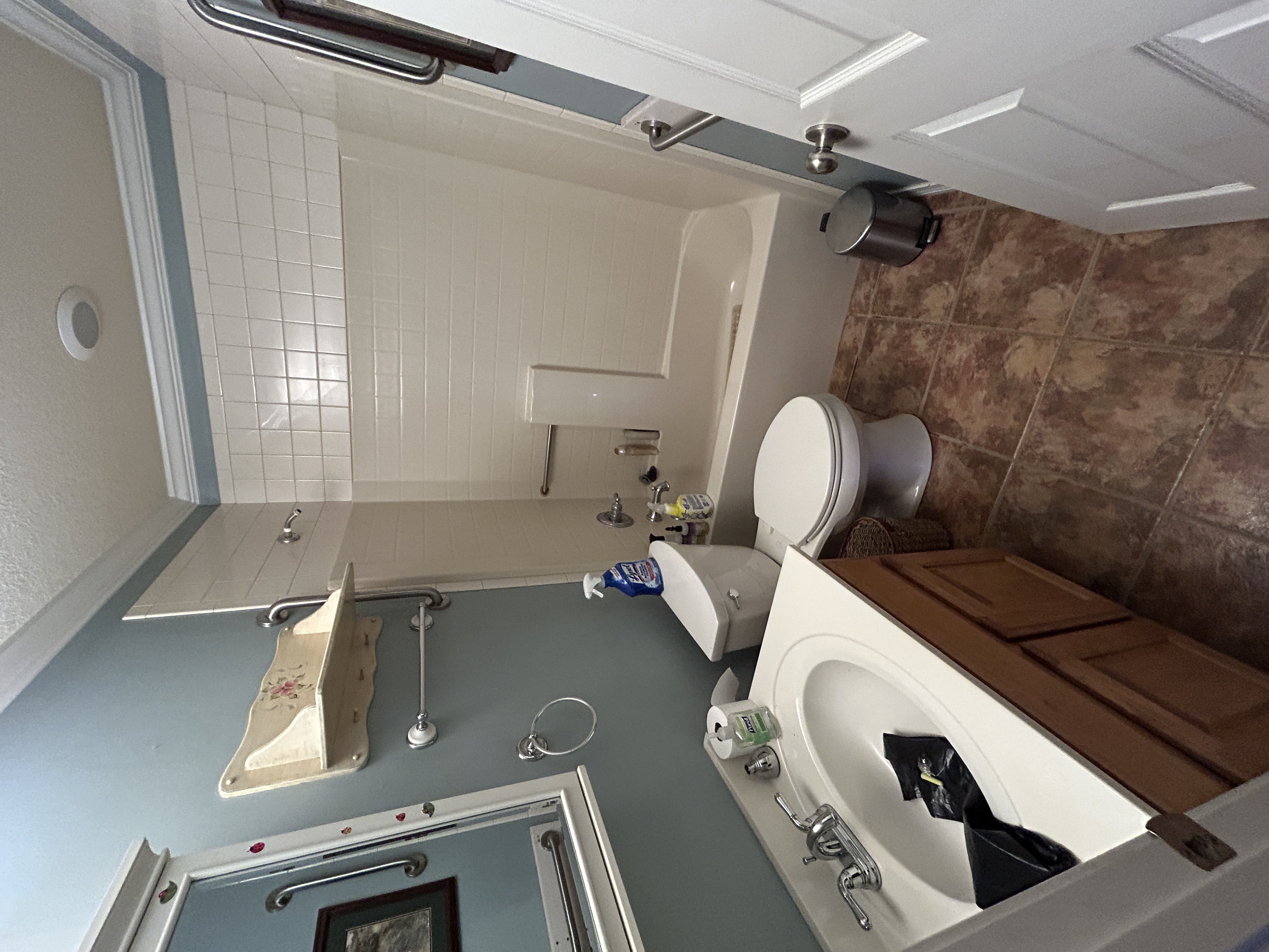 Real Estate & Personal Property Auction Image