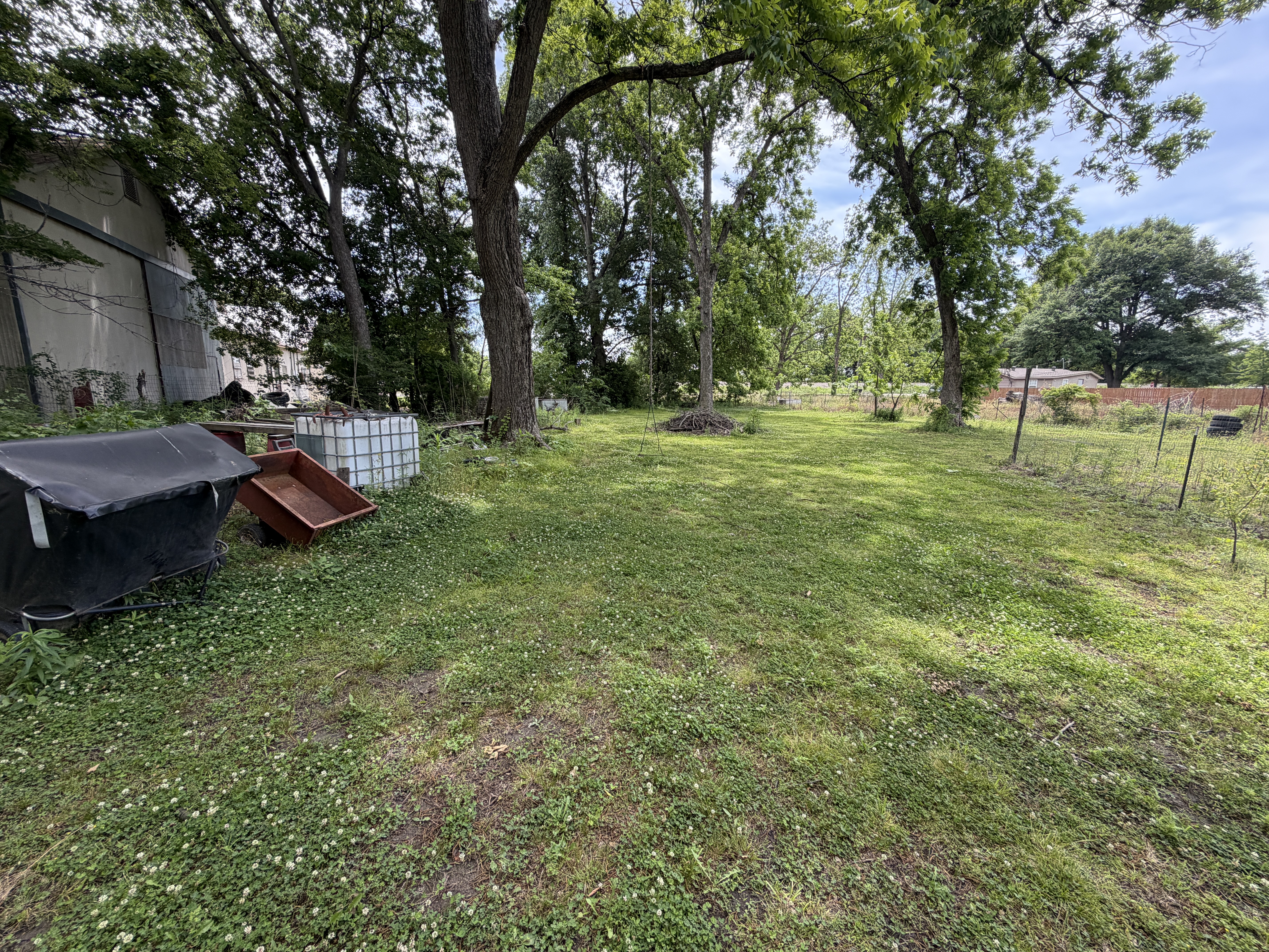 Real Estate & Personal Property Auction Image