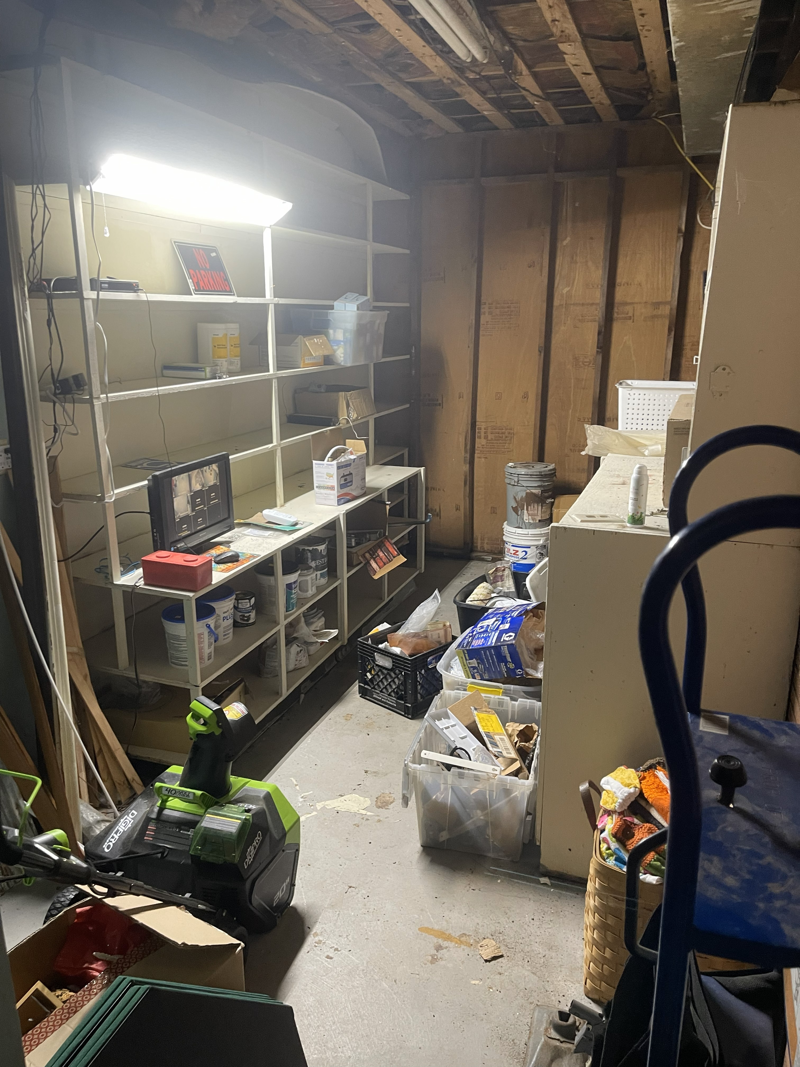 Commercial Real Estate Auction Image