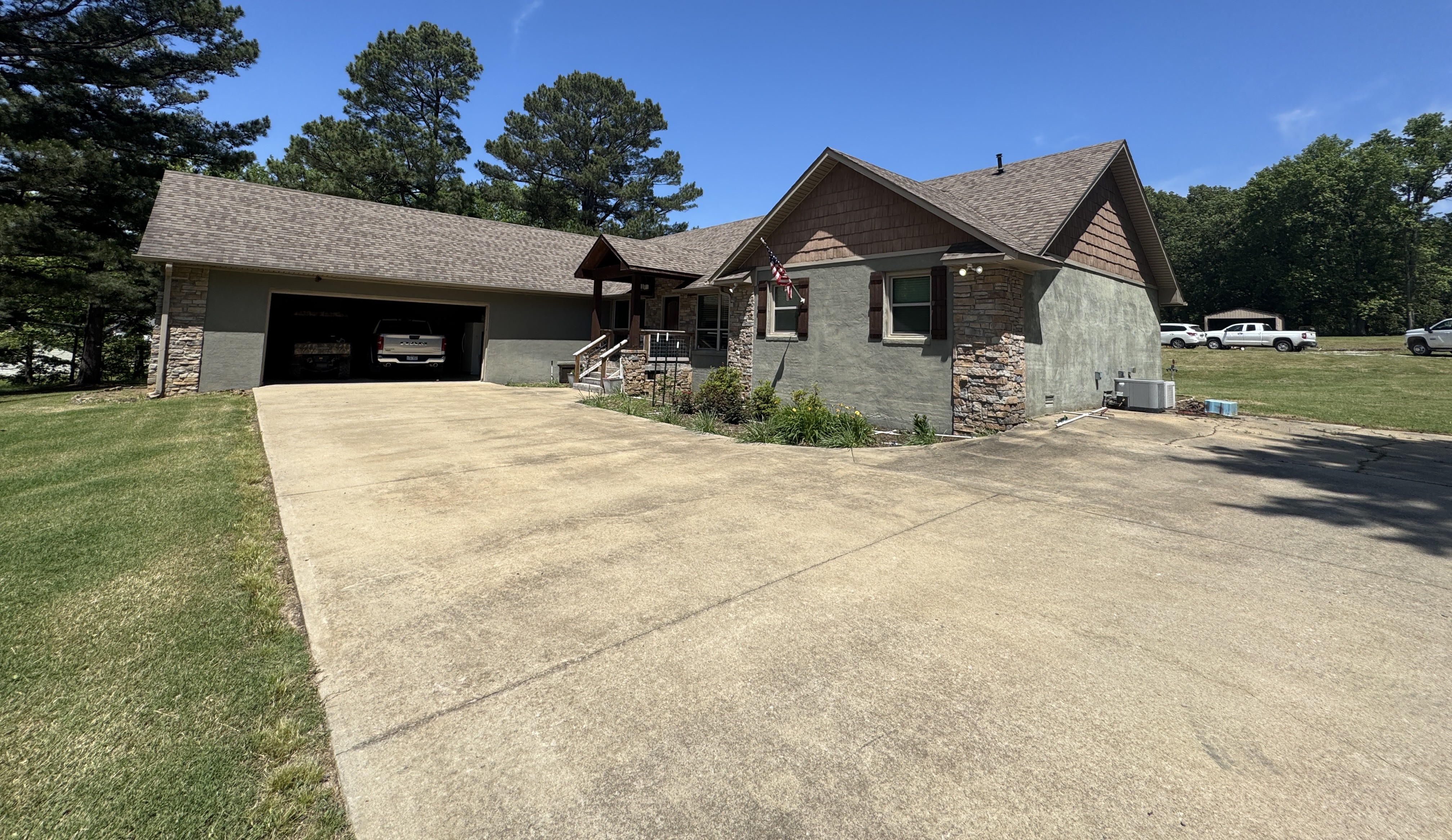 Real Estate & Personal Property Auction Image