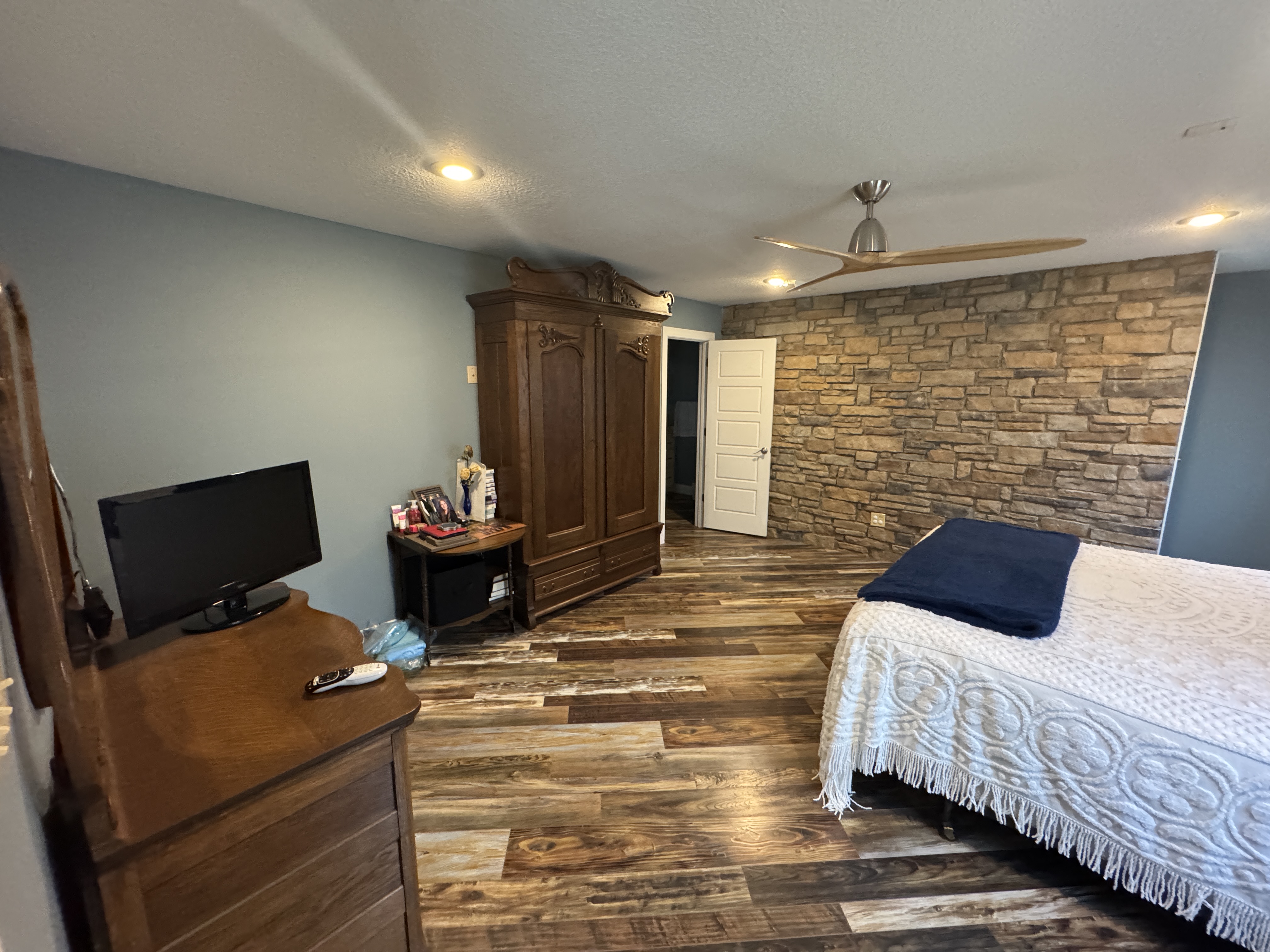 Real Estate & Personal Property Auction Image