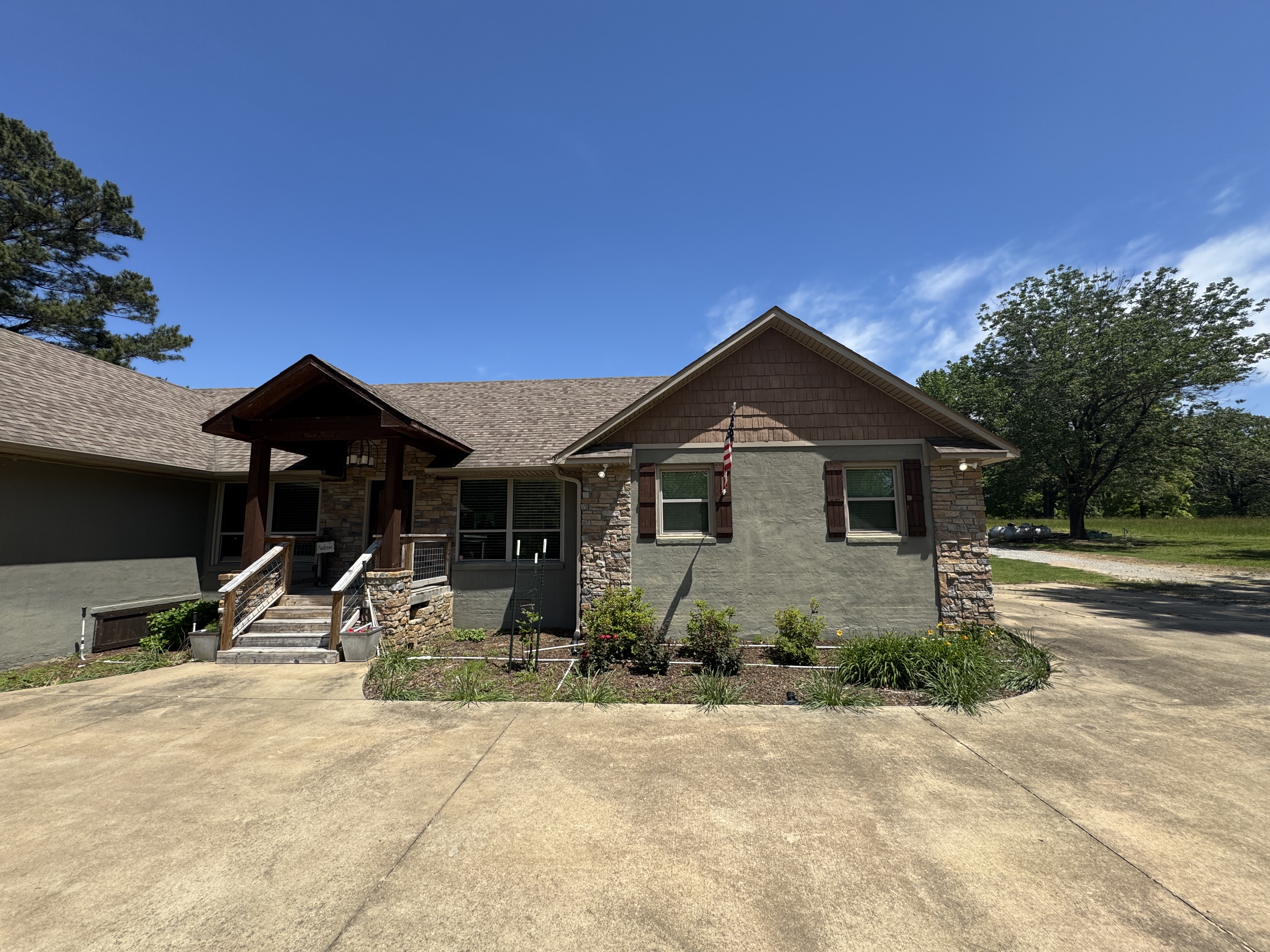 Real Estate & Personal Property Auction Image