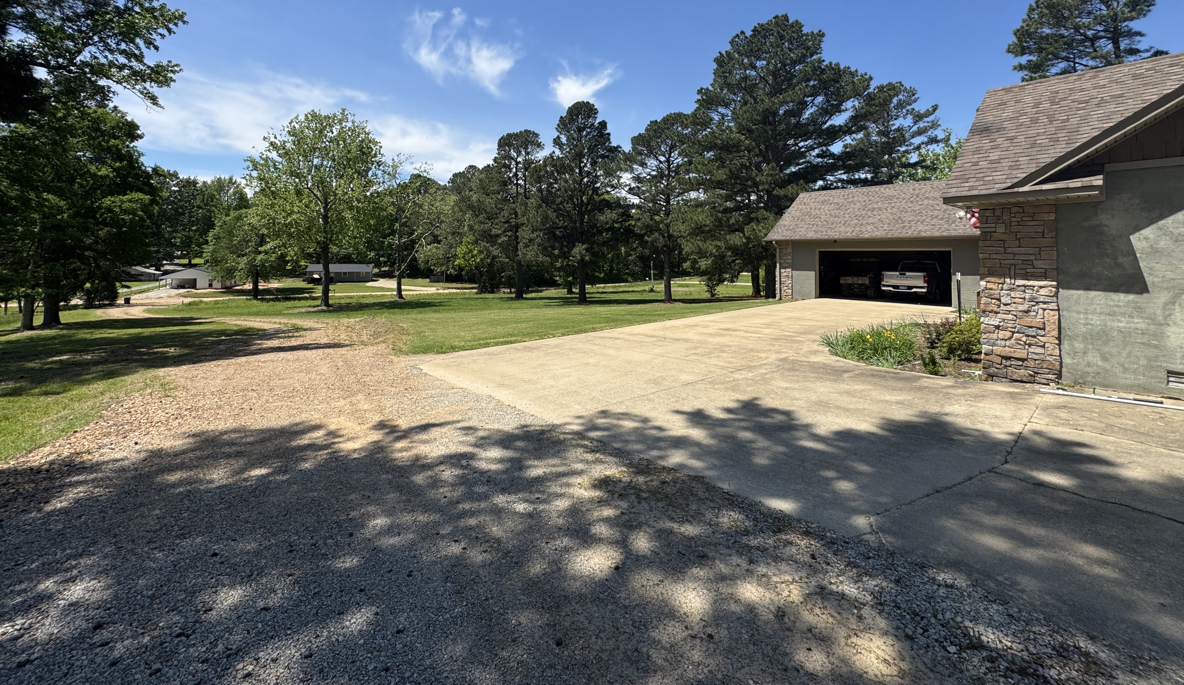 Real Estate & Personal Property Auction Image