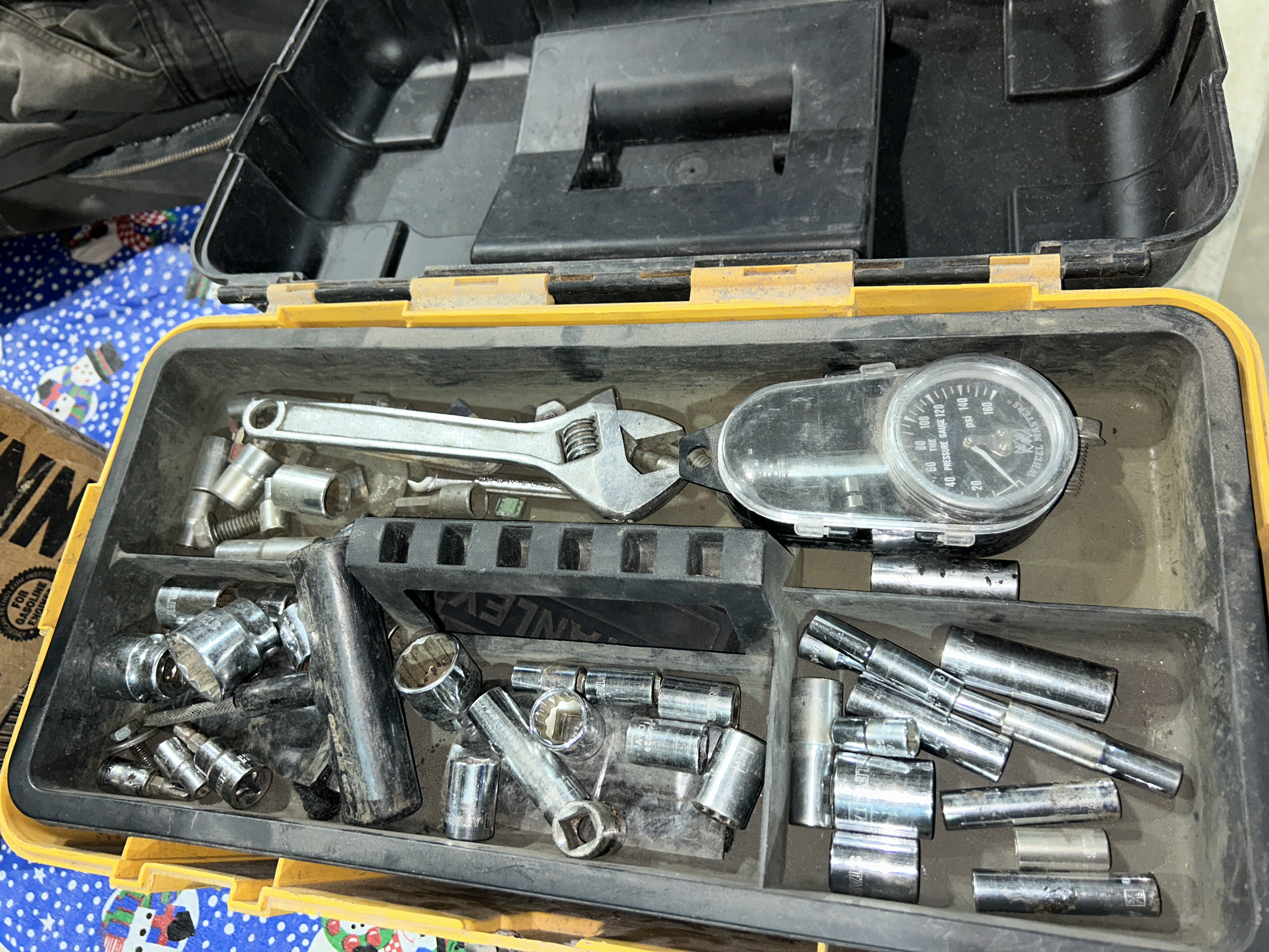 Estates of Gun & Bayonet Collection and Tools Image