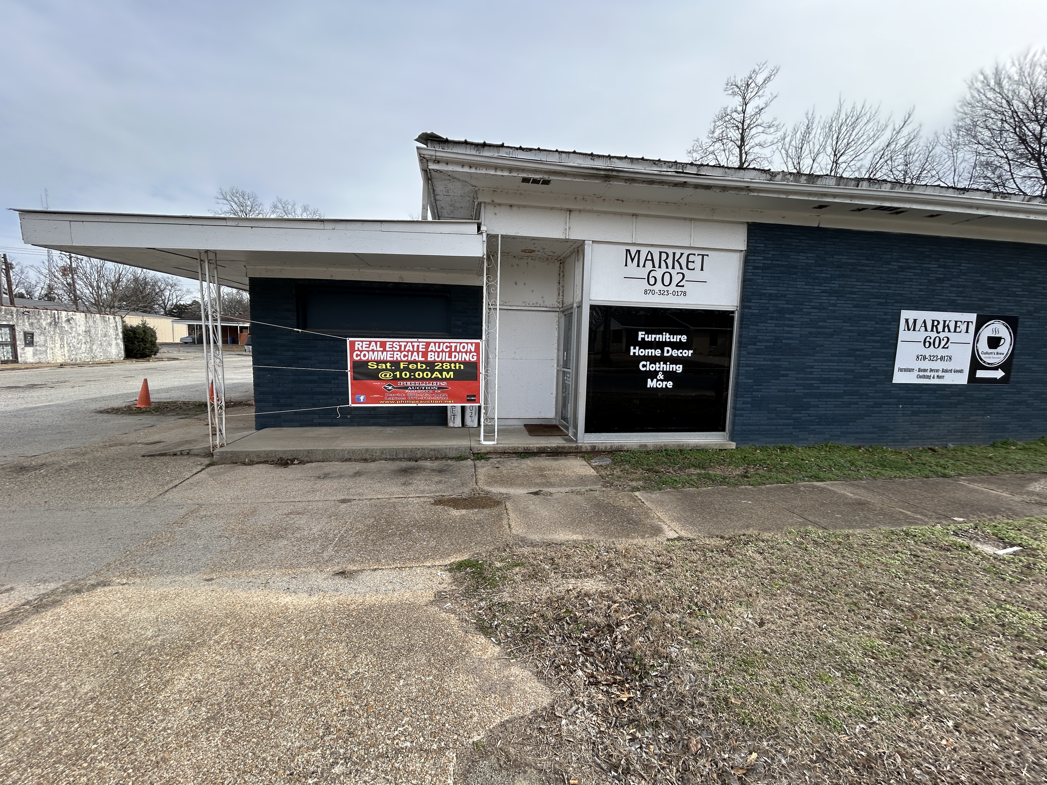 Commercial Real Estate Auction Image