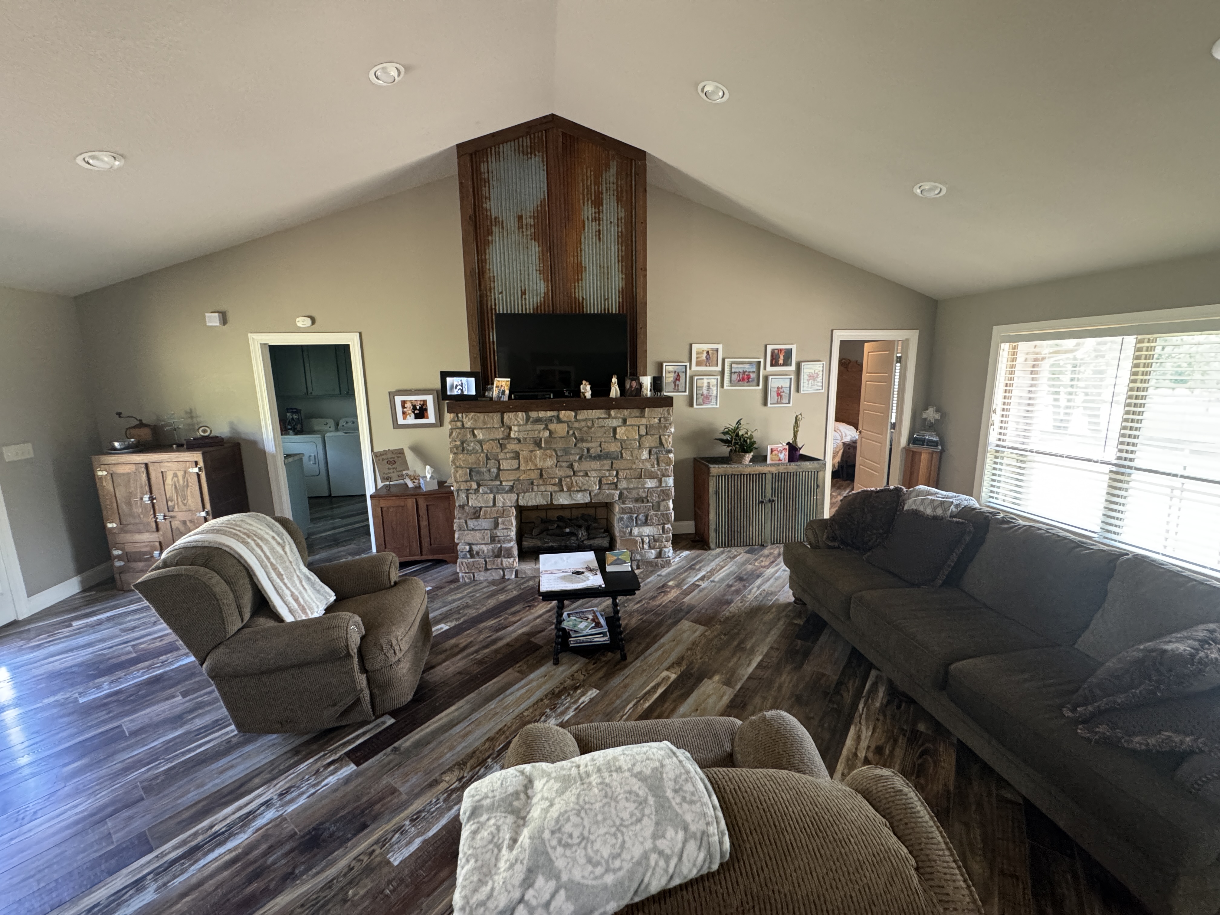Real Estate & Personal Property Auction Image