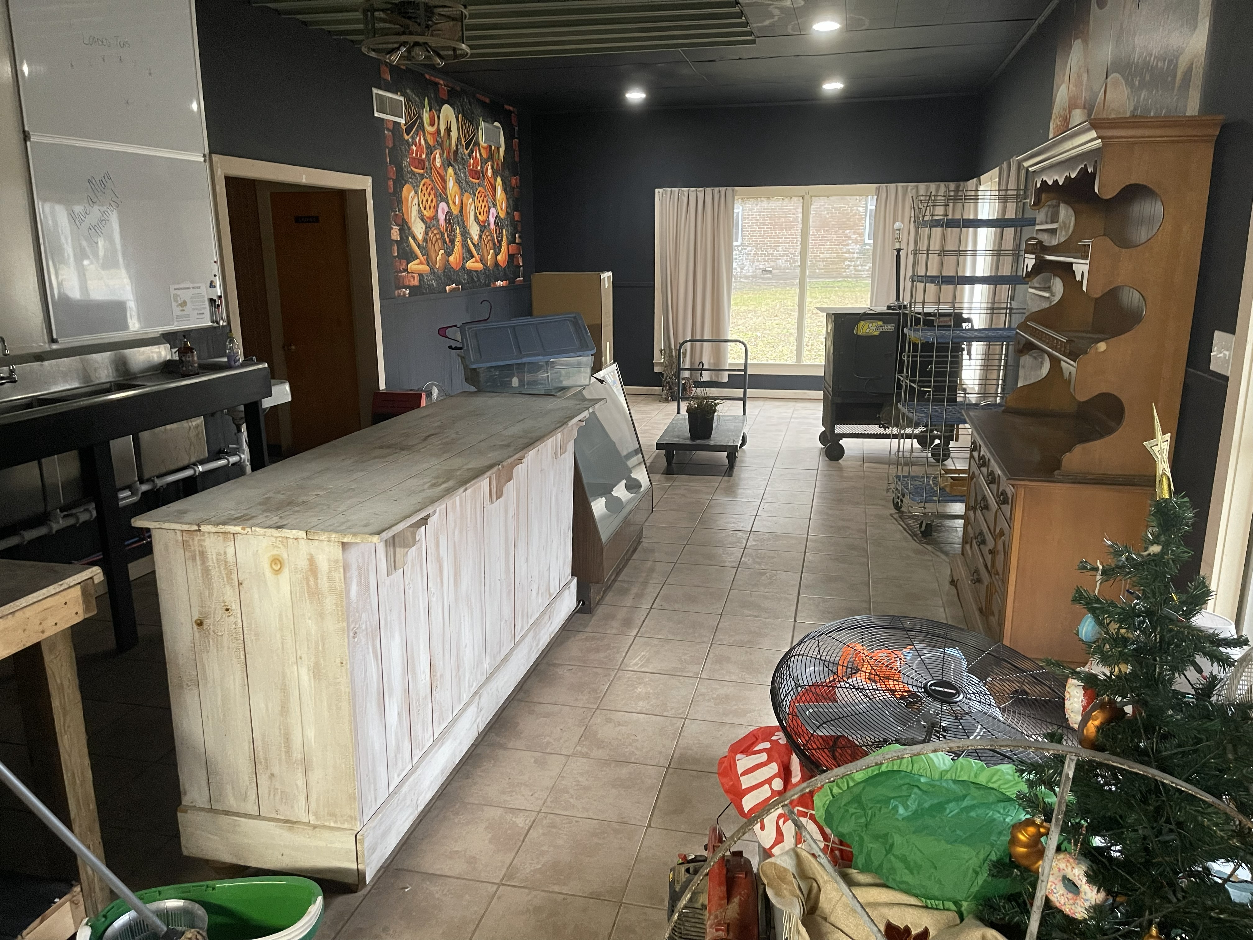 Commercial Real Estate Auction Image