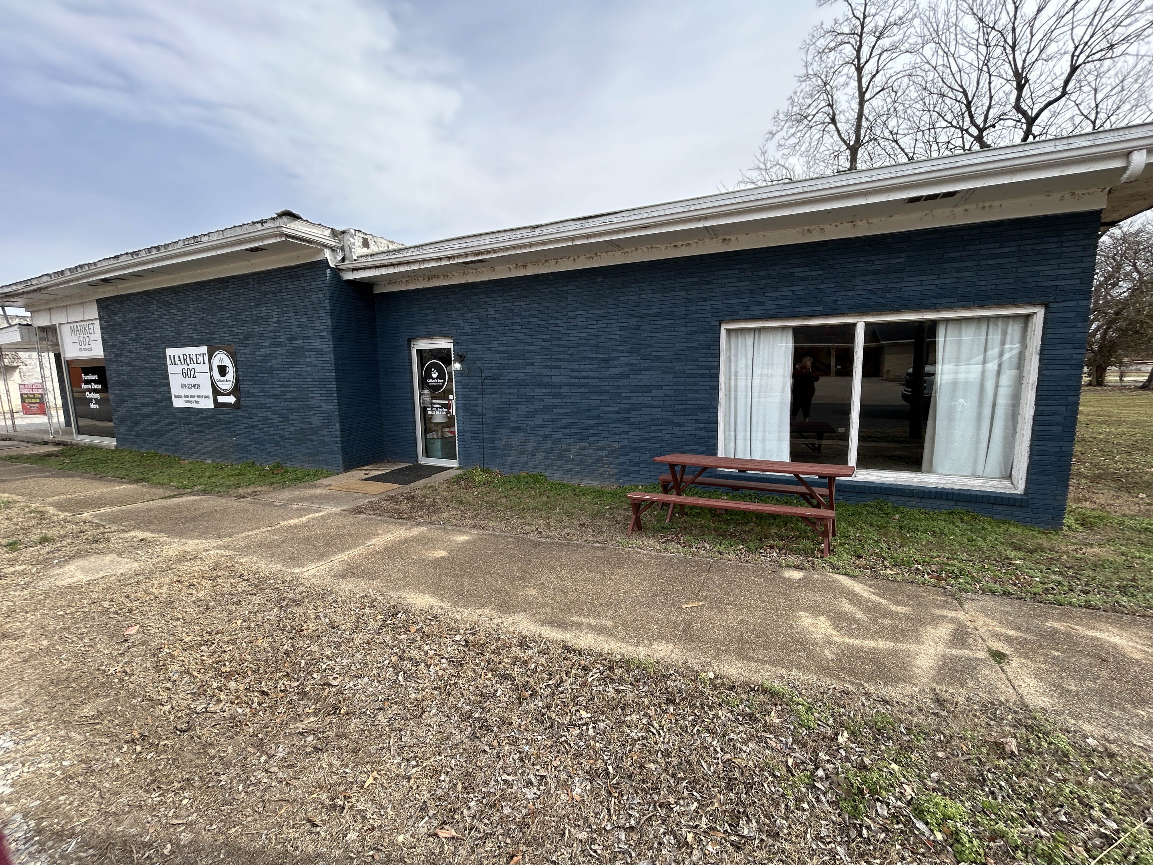 Commercial Real Estate Auction Image