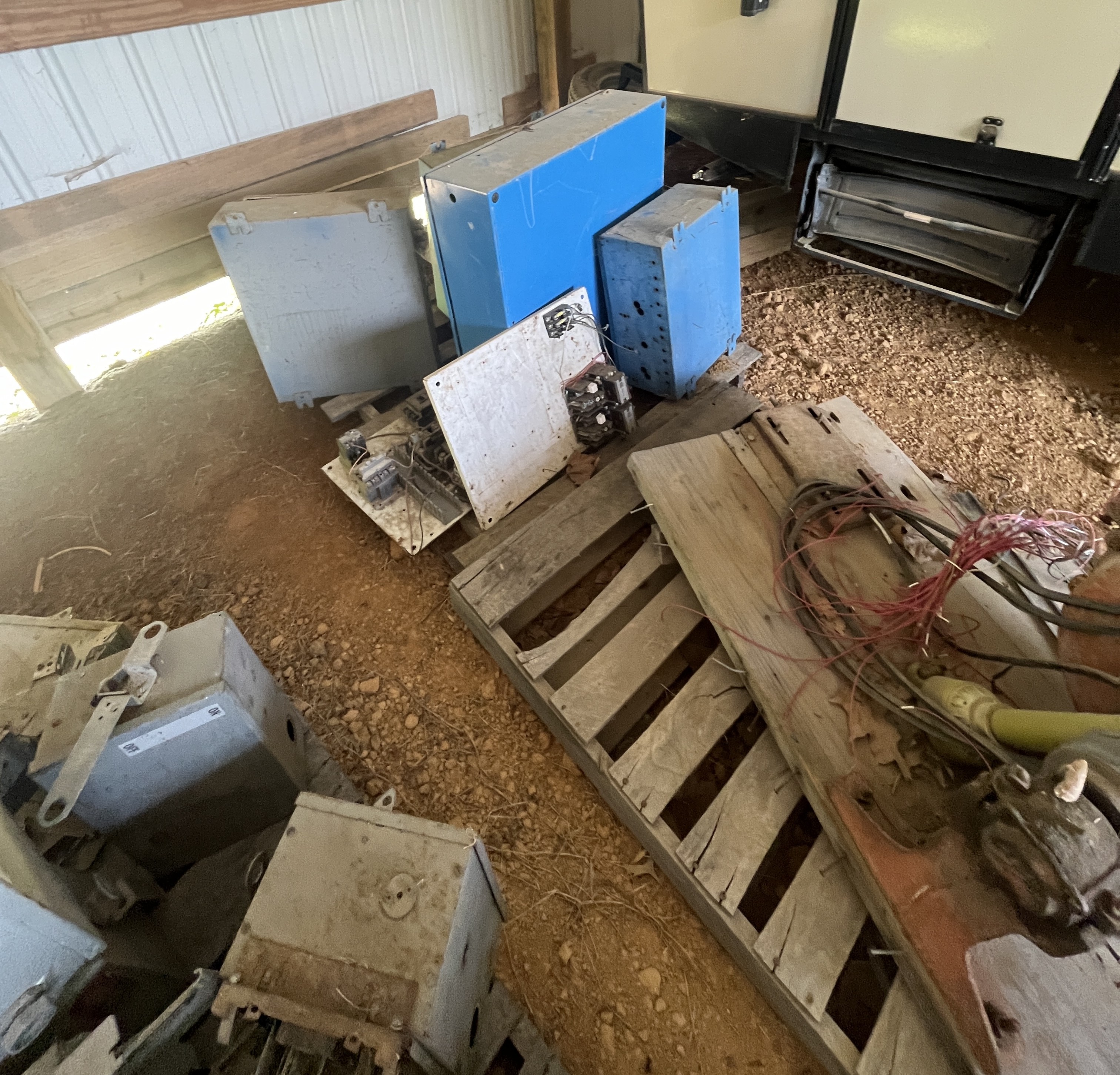 Real Estate & Personal Property Auction Image