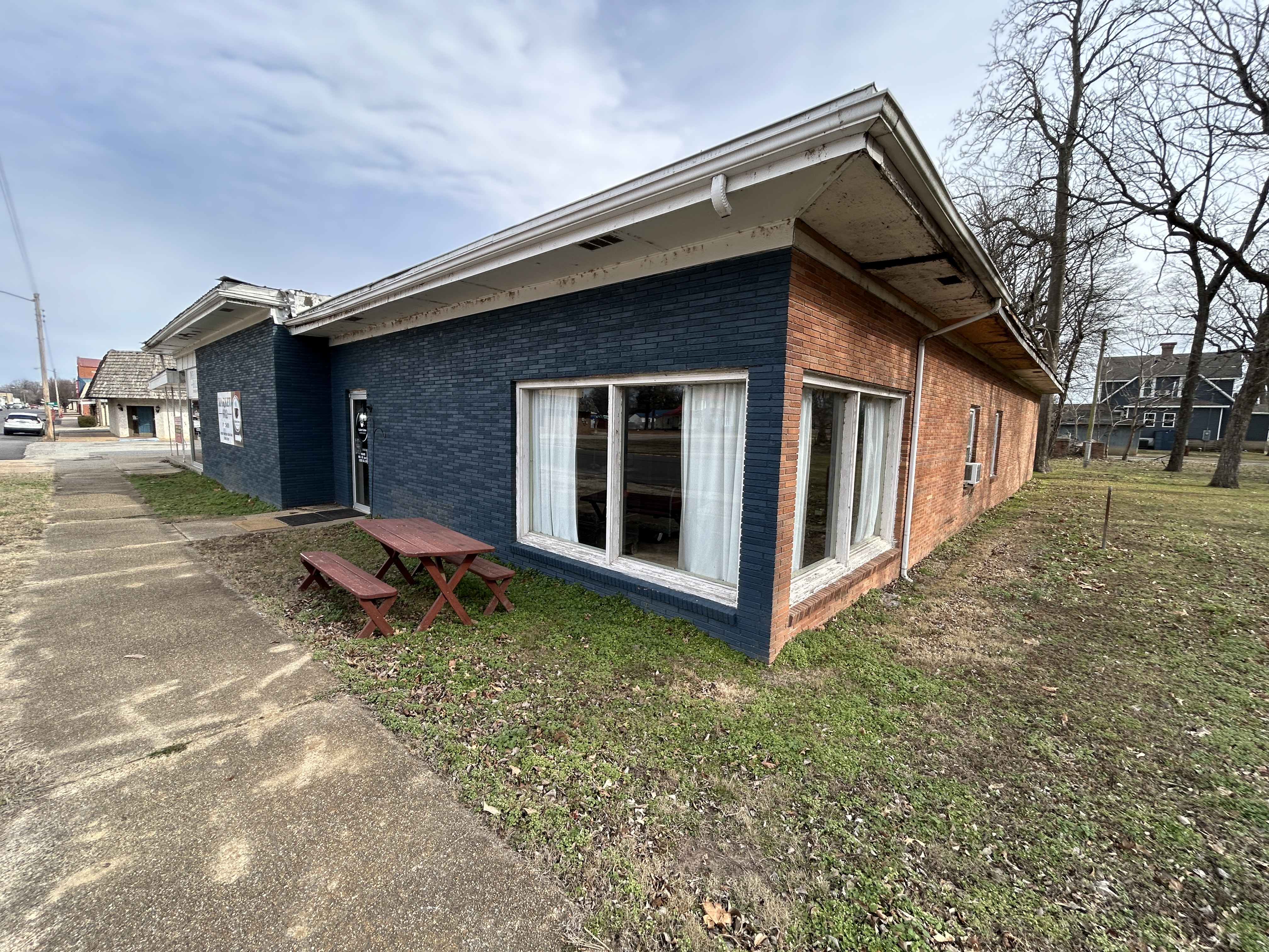 Commercial Real Estate Auction Image