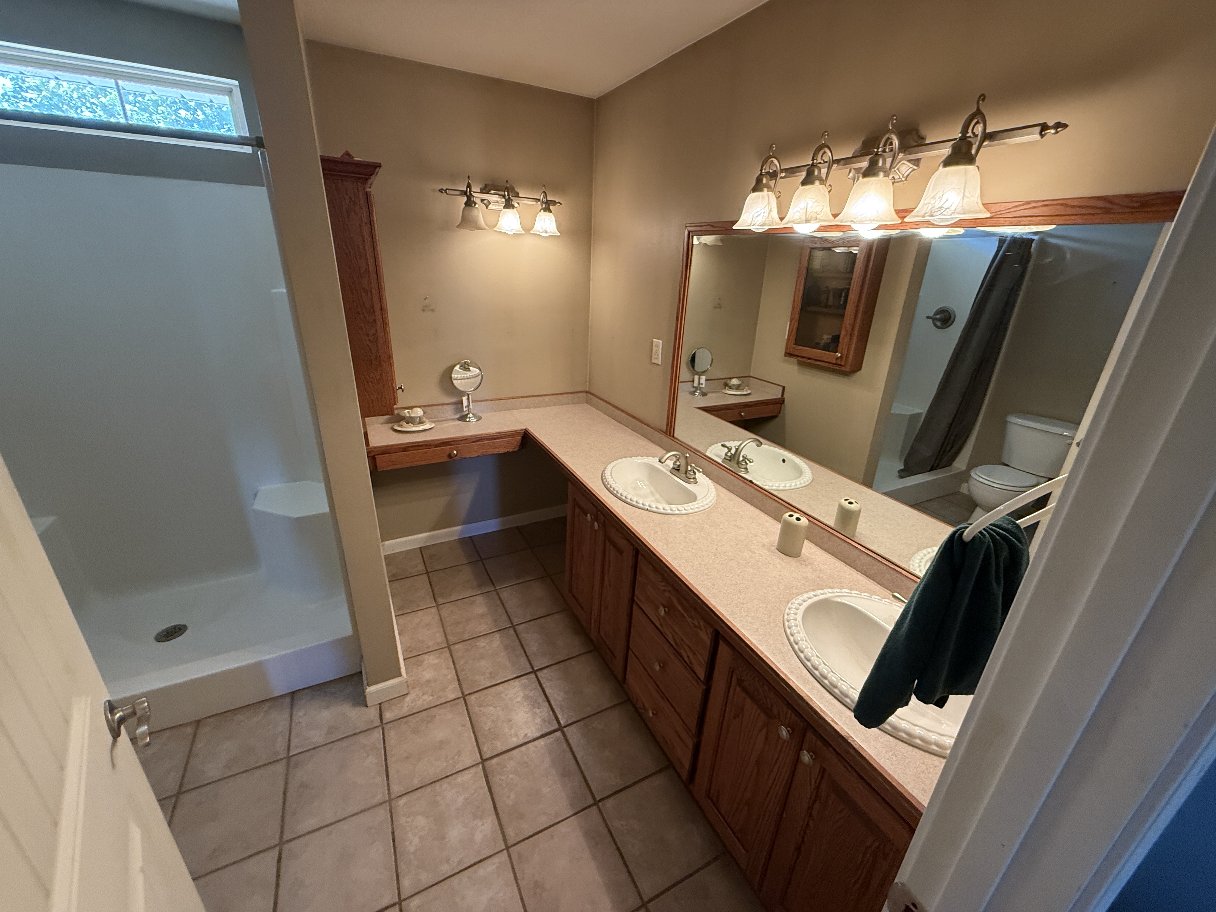 Real Estate & Personal Property Auction Image