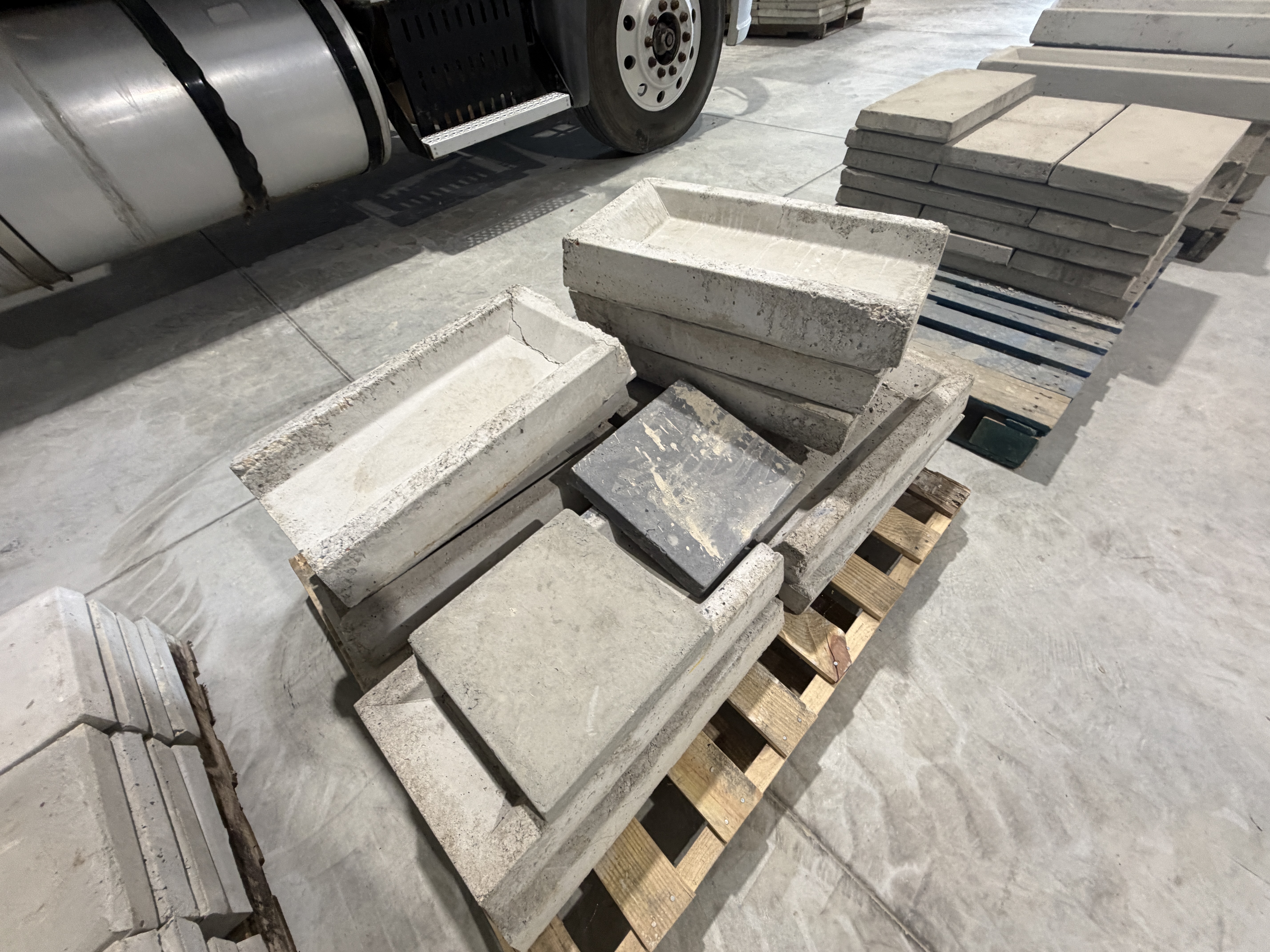 M&M Concrete Surplus Equipment Auction Image