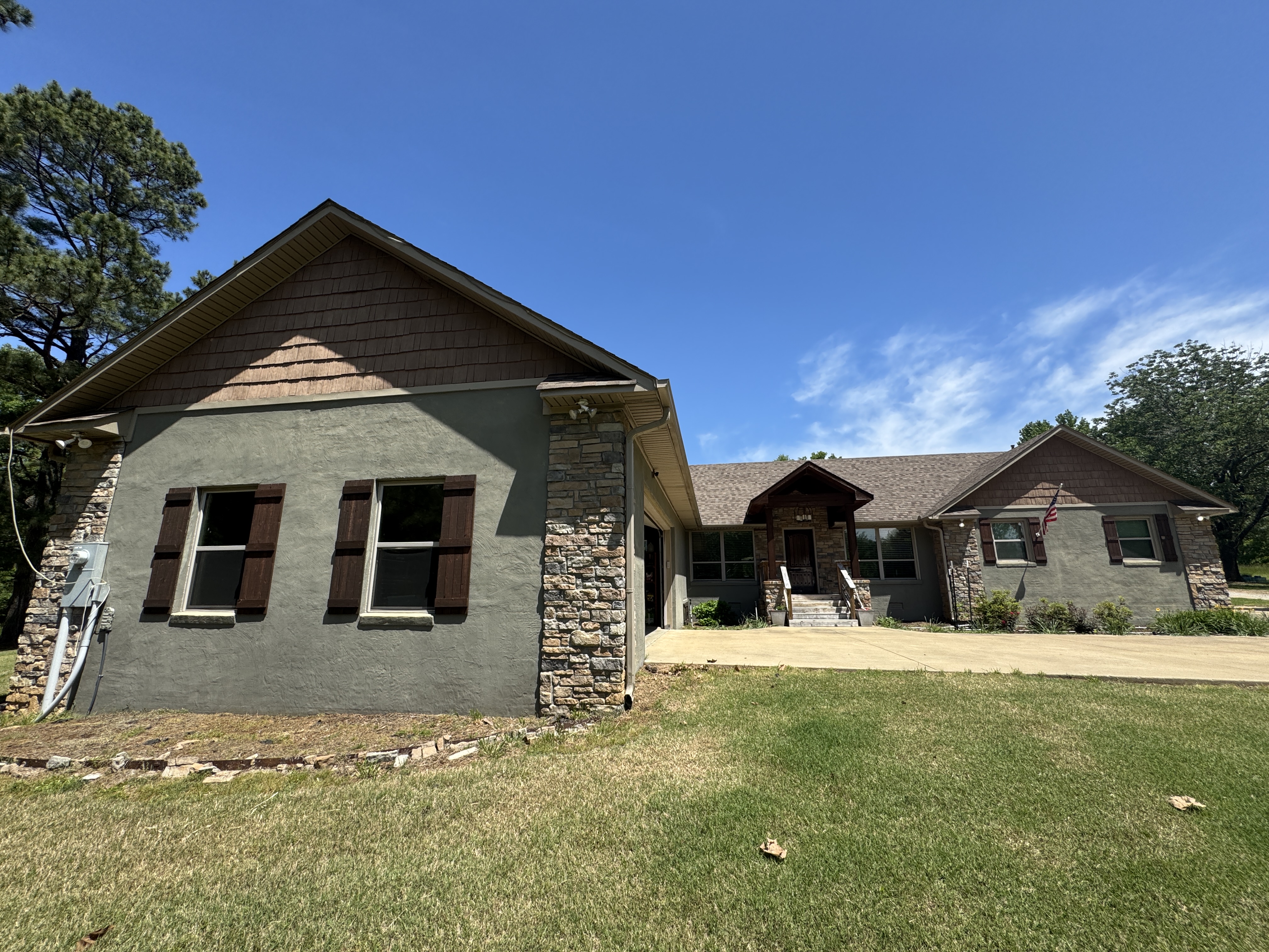 Real Estate & Personal Property Auction Image