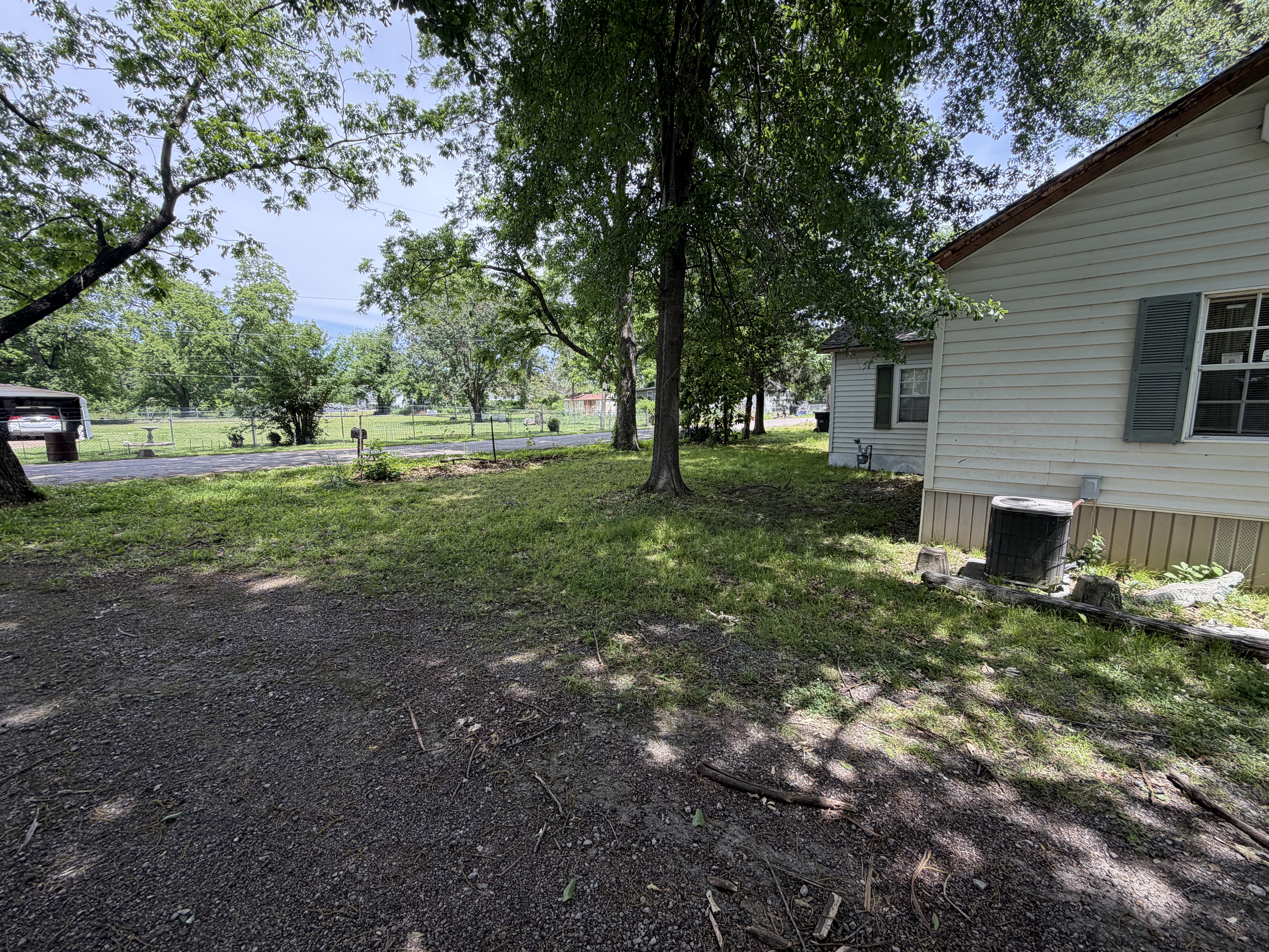 Real Estate & Personal Property Auction Image