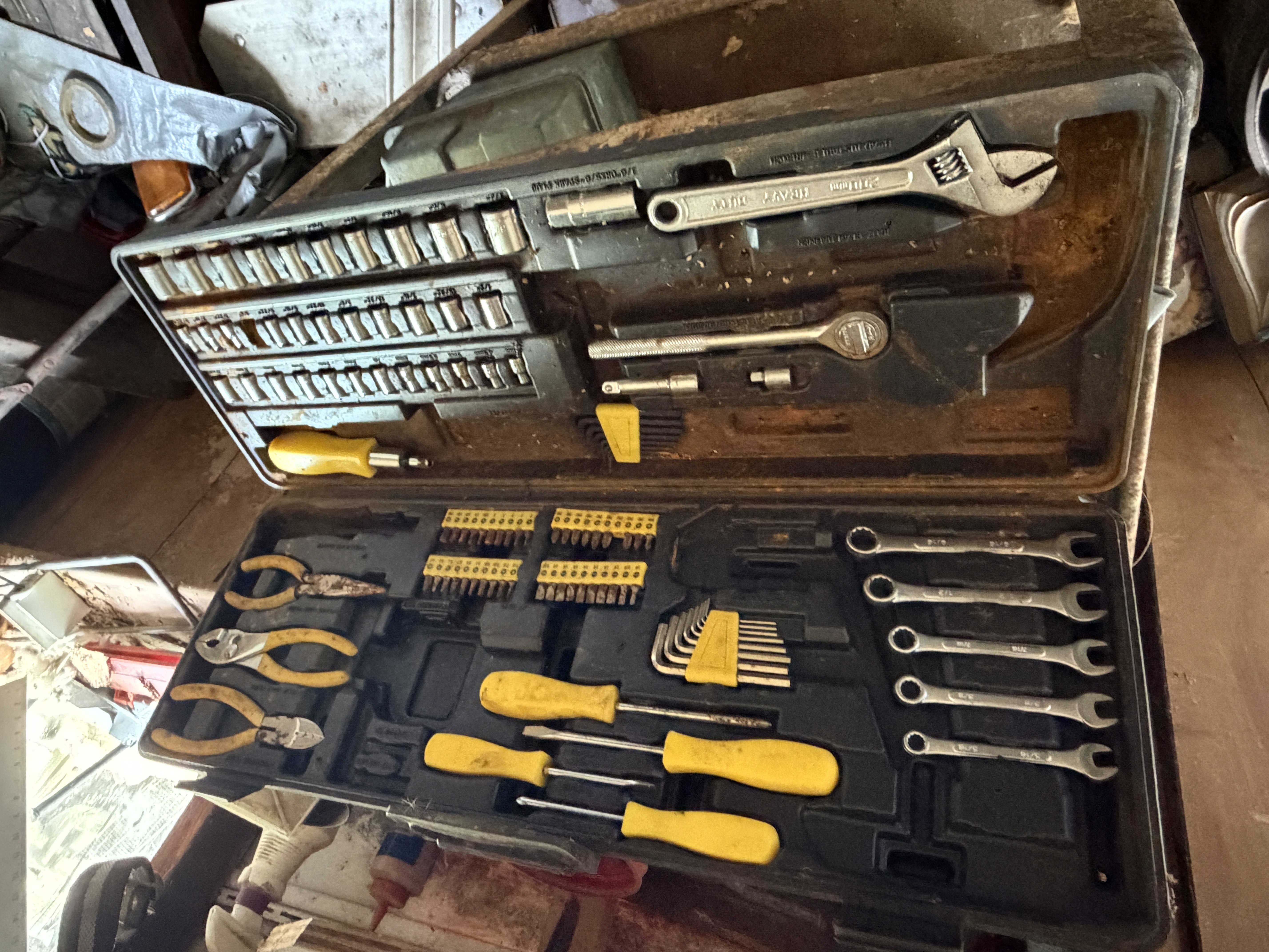 Real Estate & Personal Property Auction Image