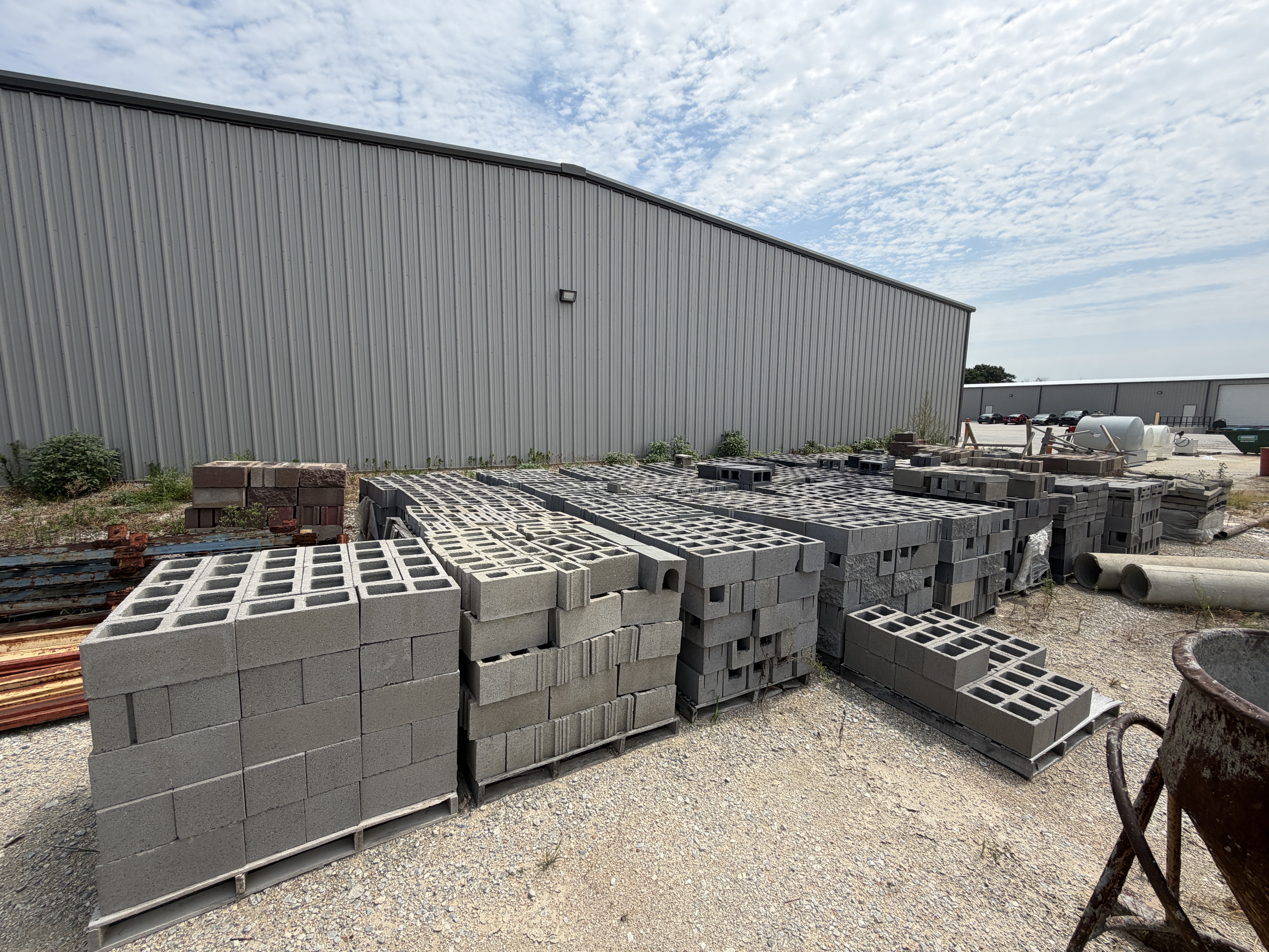 M&M Concrete Surplus Equipment Auction Image