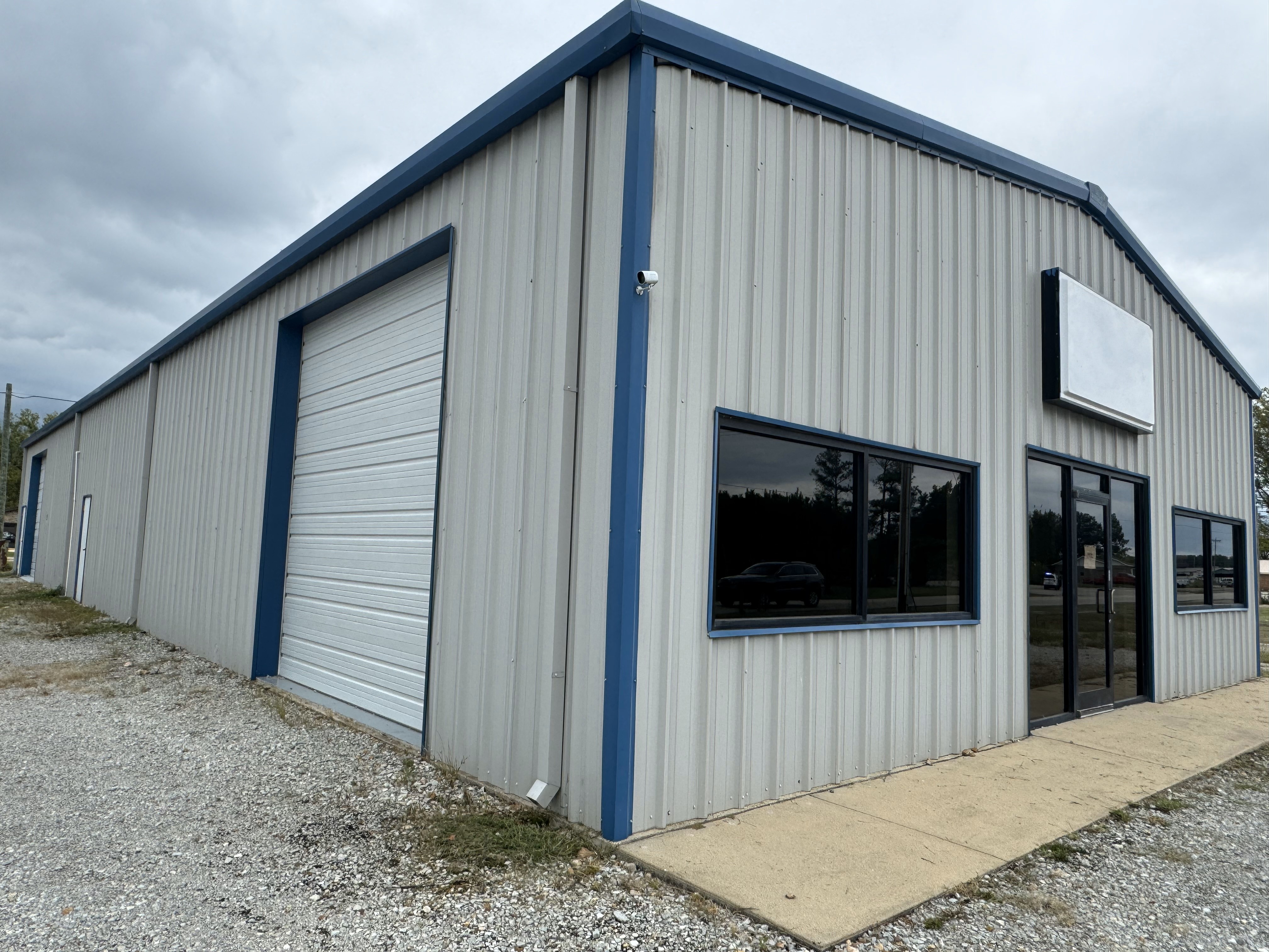 Commercial Property w/Steel Building (private sell, no auction date) Image