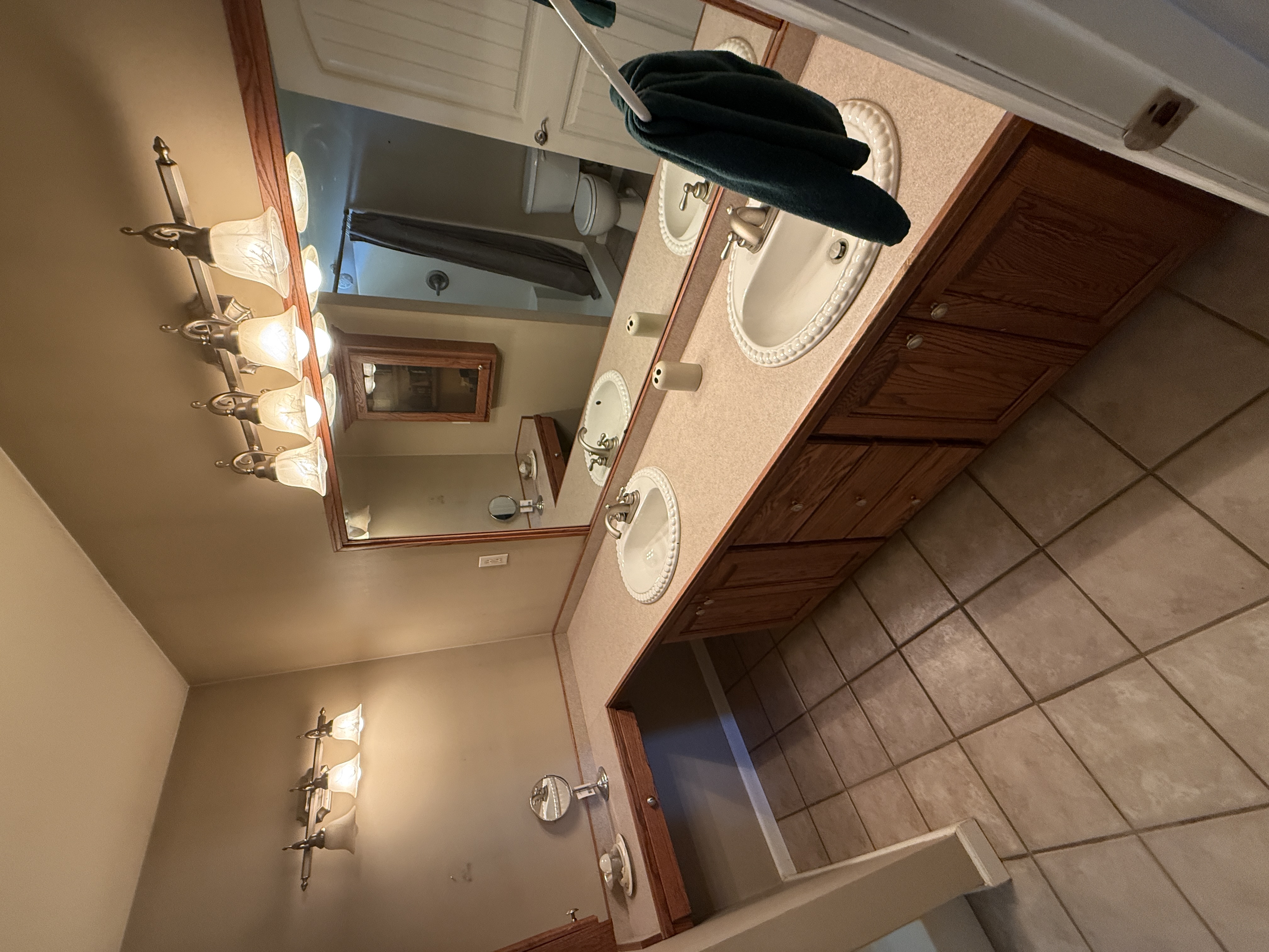 Real Estate & Personal Property Auction Image