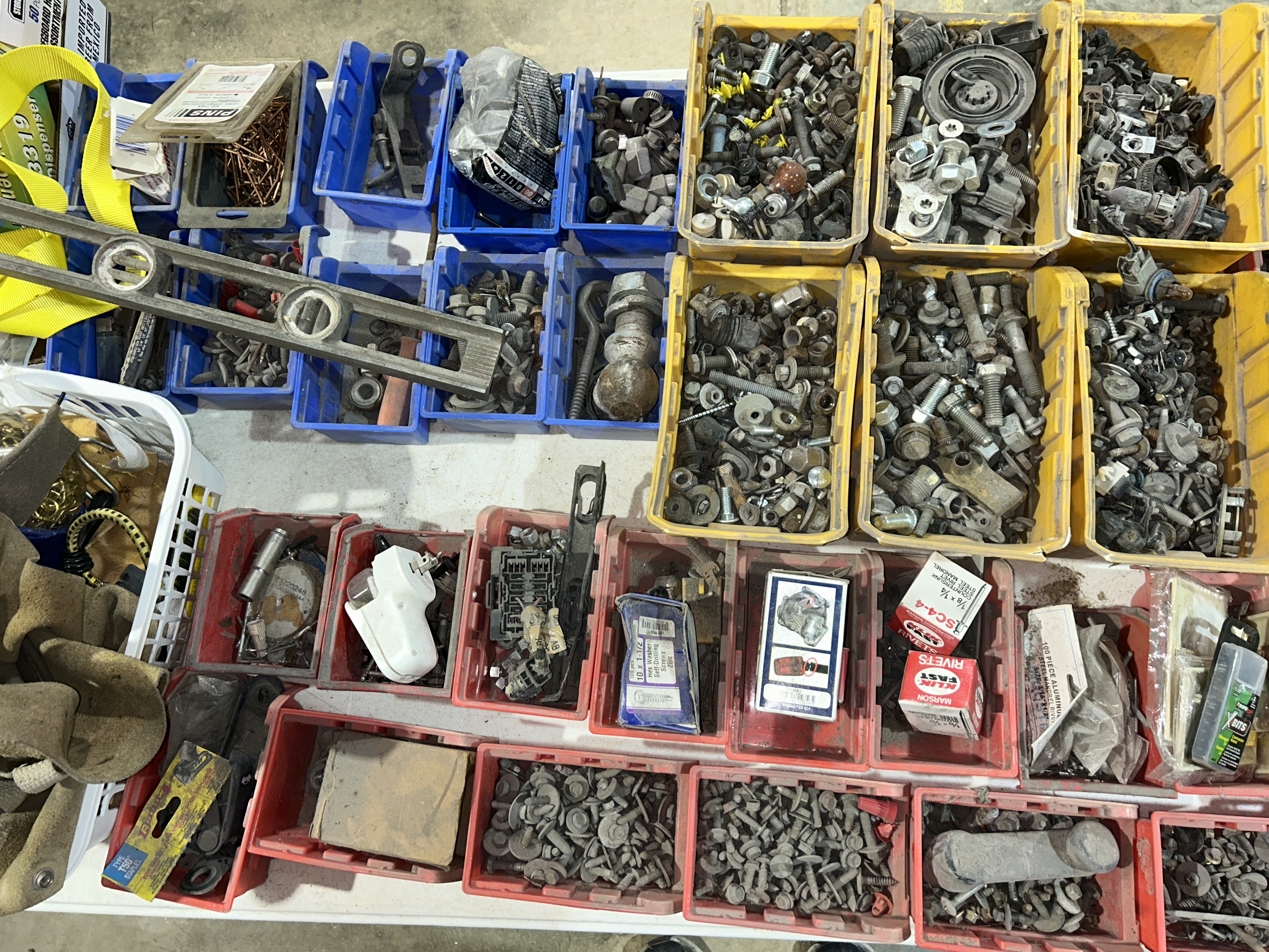 Estates of Gun & Bayonet Collection and Tools Image