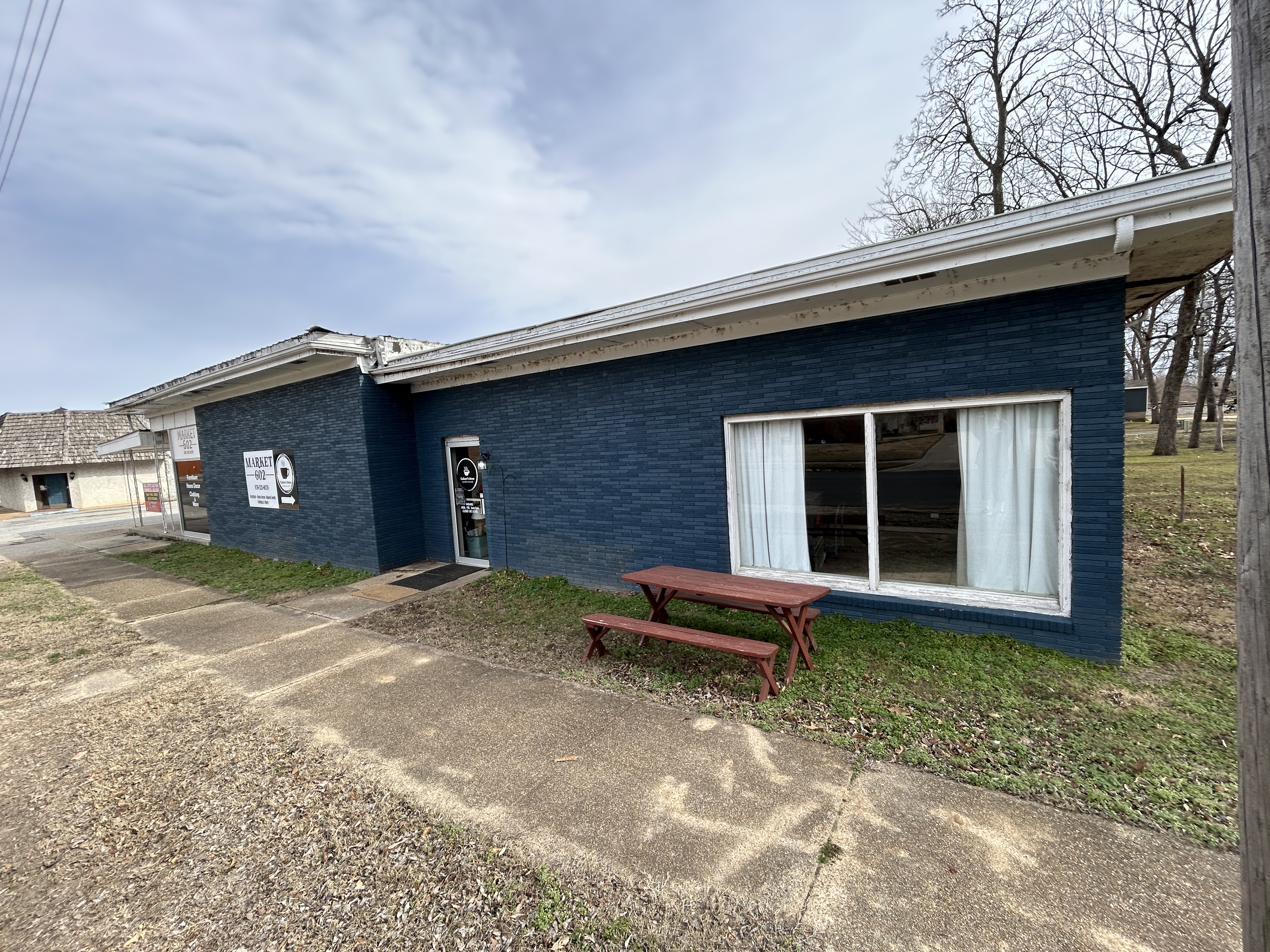 Commercial Real Estate Auction Image