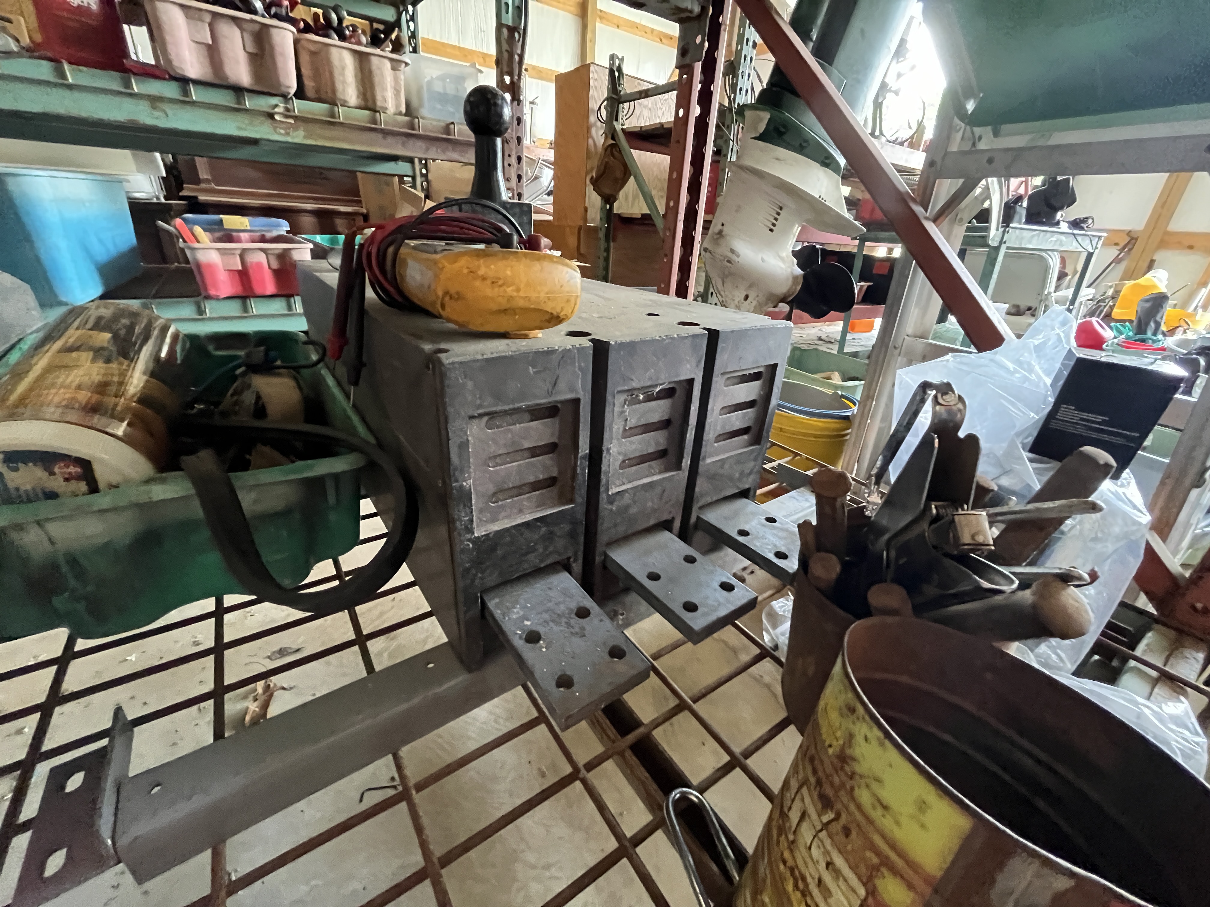 Real Estate & Personal Property Auction Image