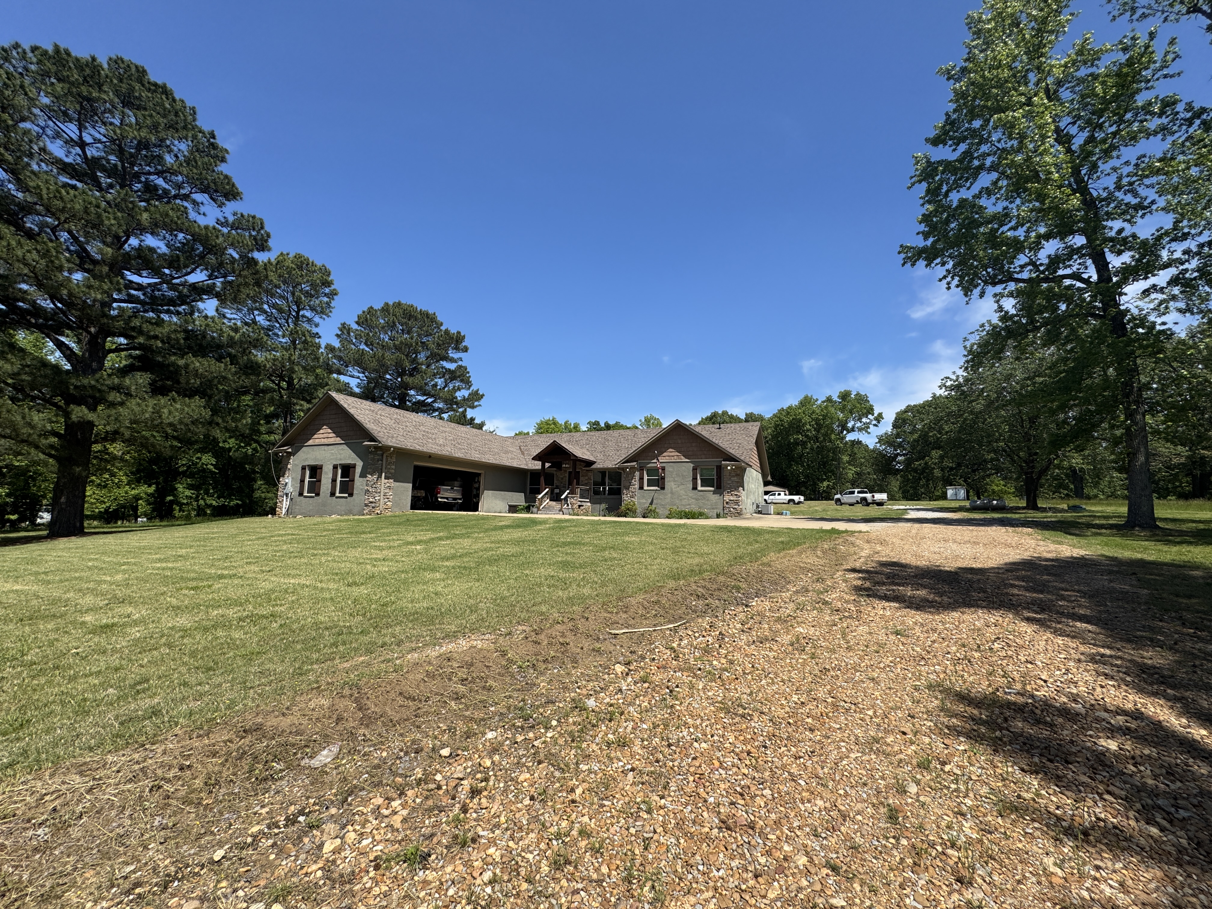 Real Estate & Personal Property Auction Image