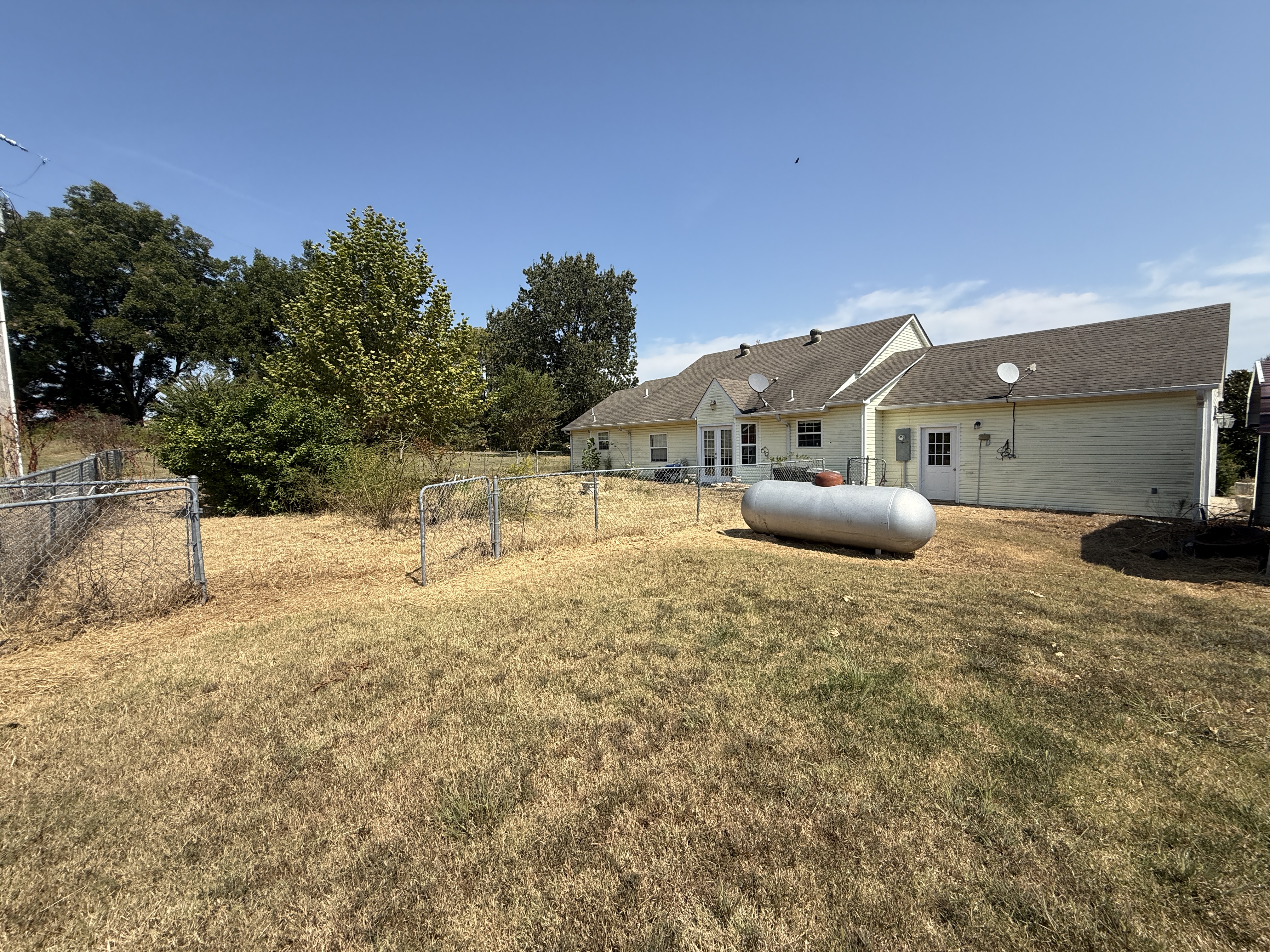 Real Estate & Personal Property Auction Image