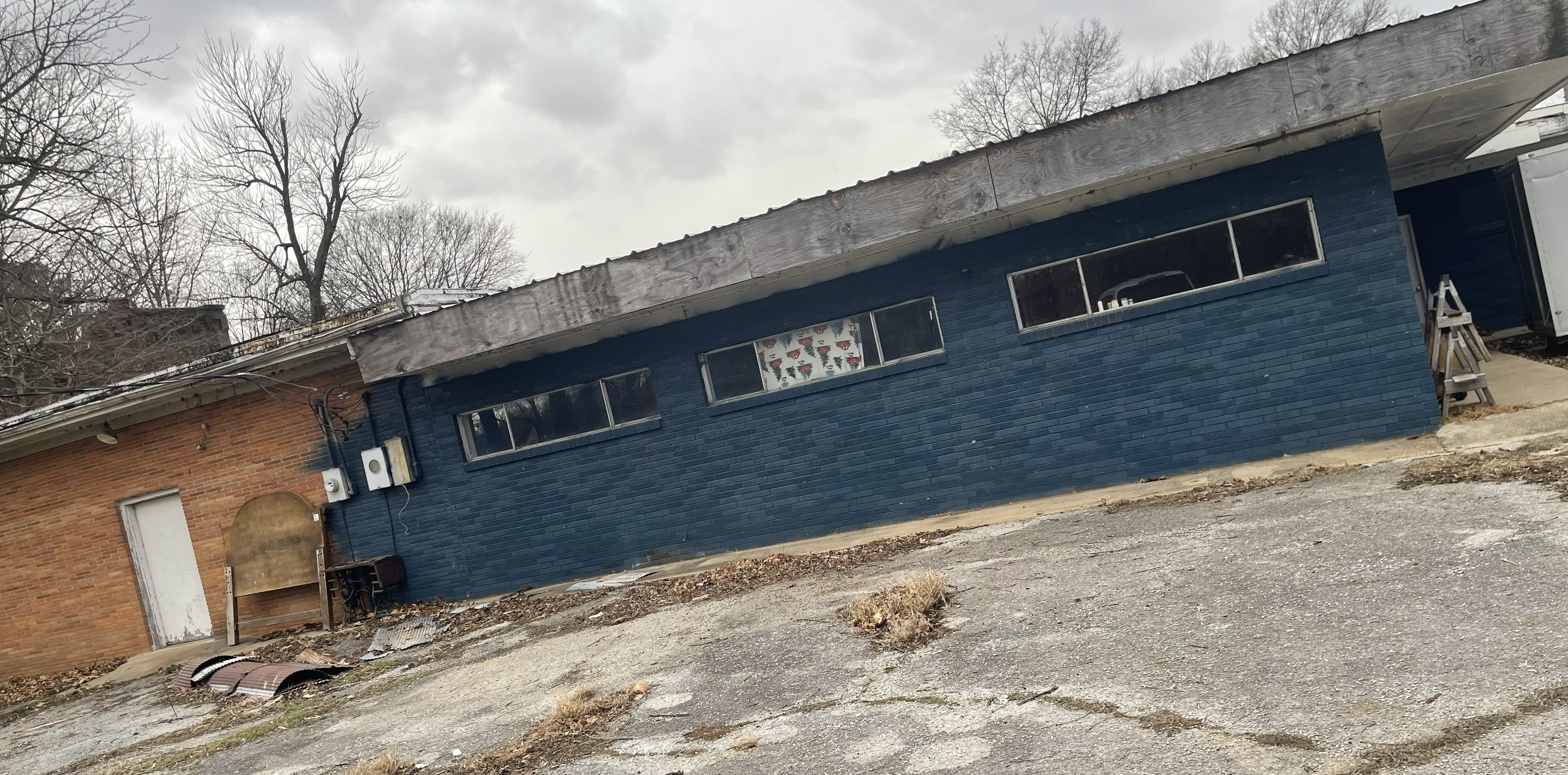 Commercial Real Estate Auction Image