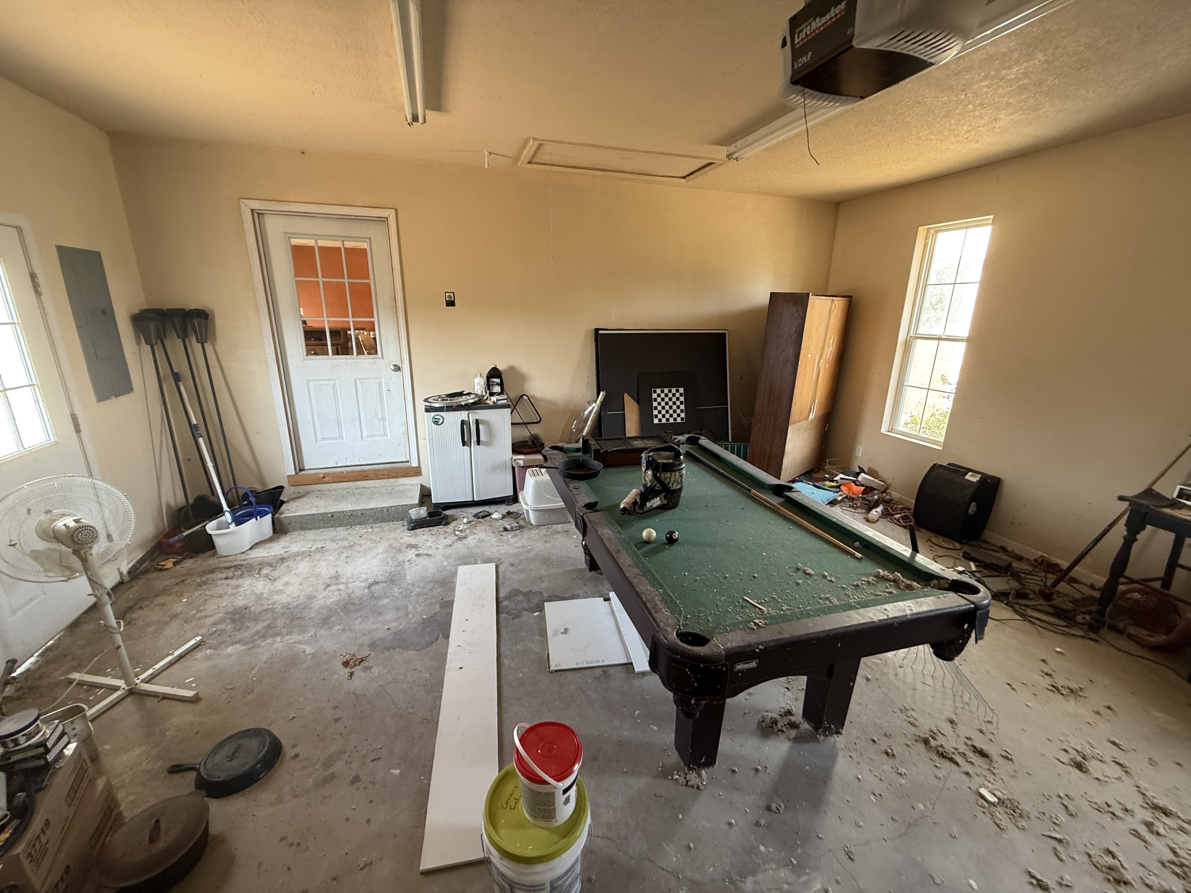 Real Estate & Personal Property Auction Image