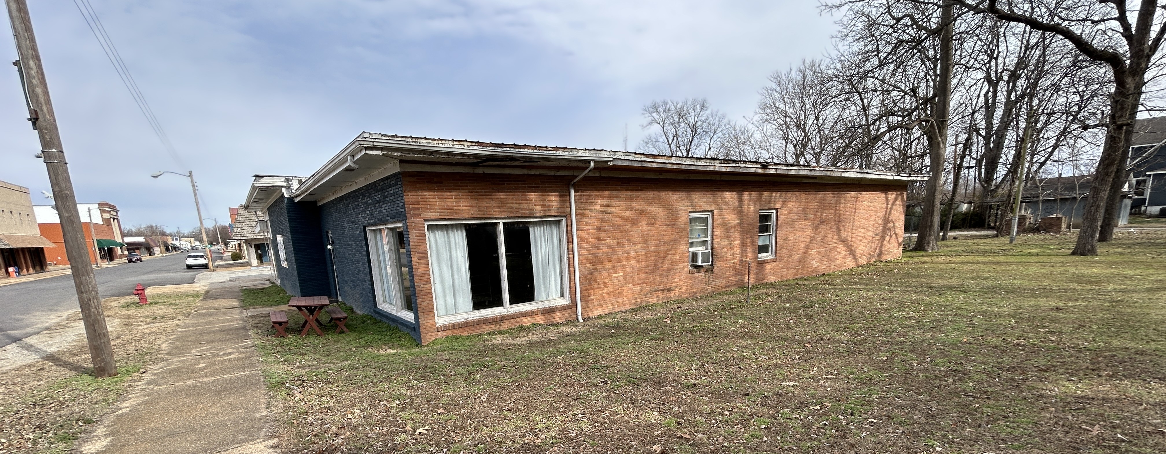 Commercial Real Estate Auction Image