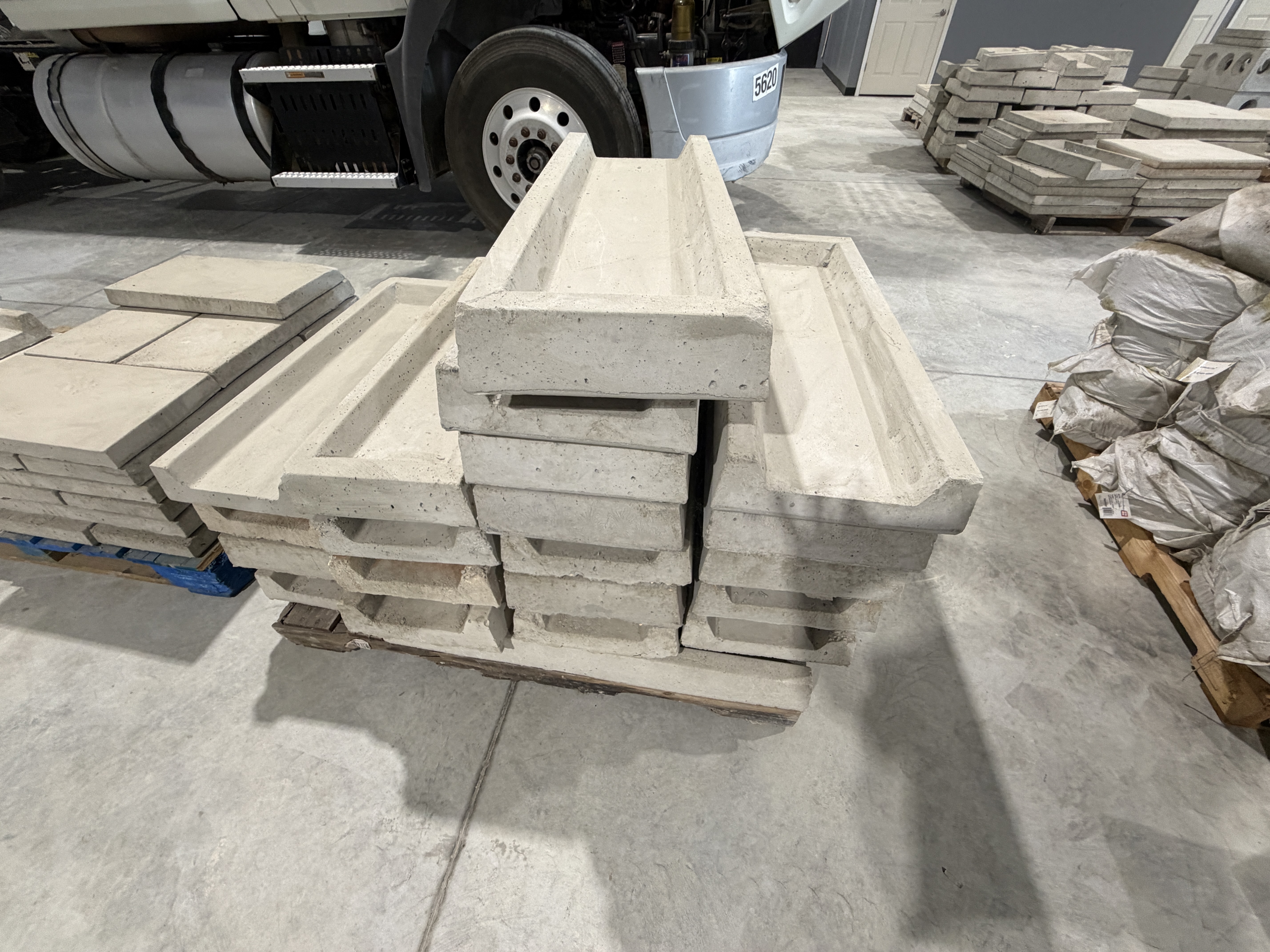 M&M Concrete Surplus Equipment Auction Image