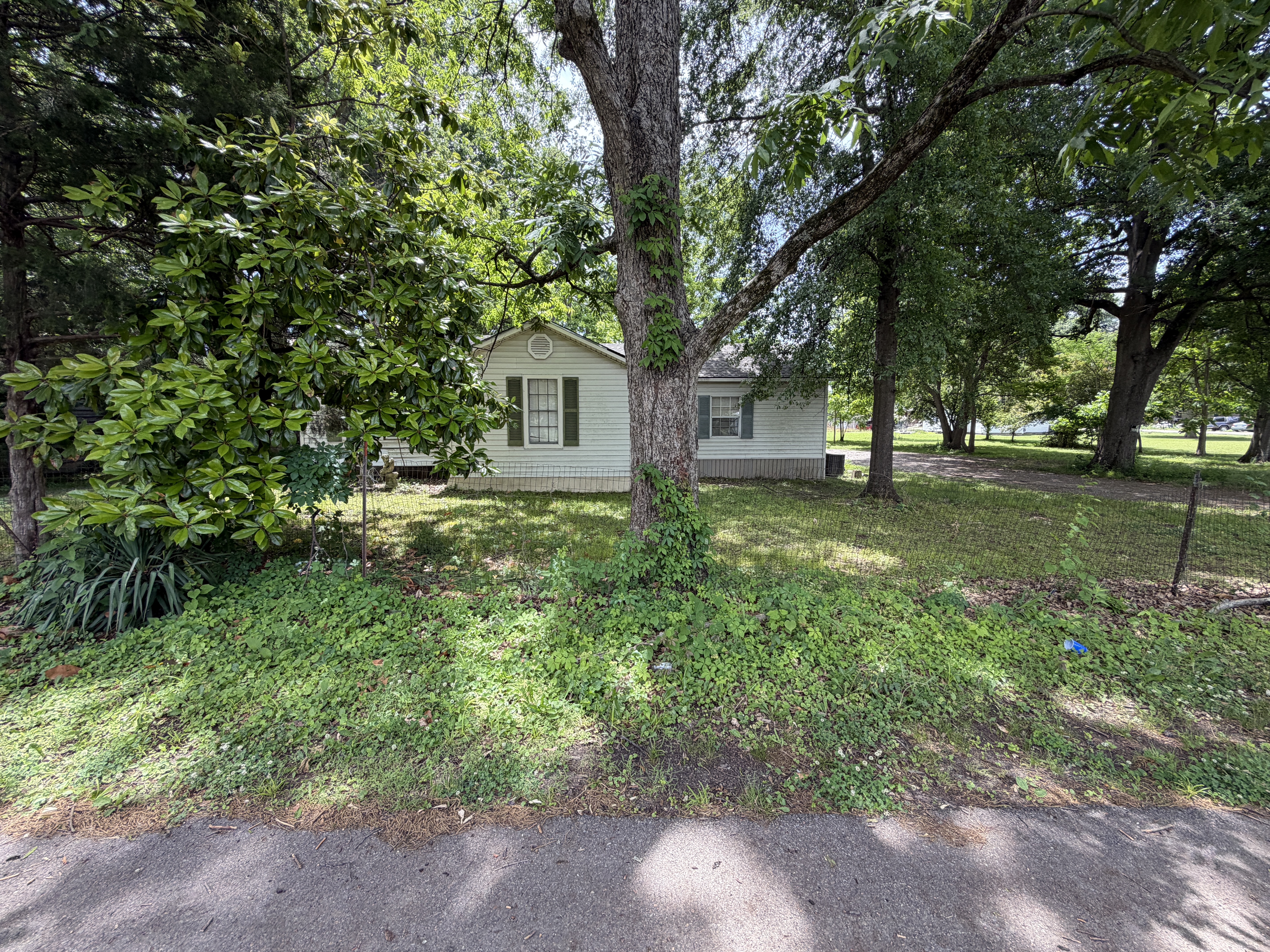 Real Estate & Personal Property Auction Image