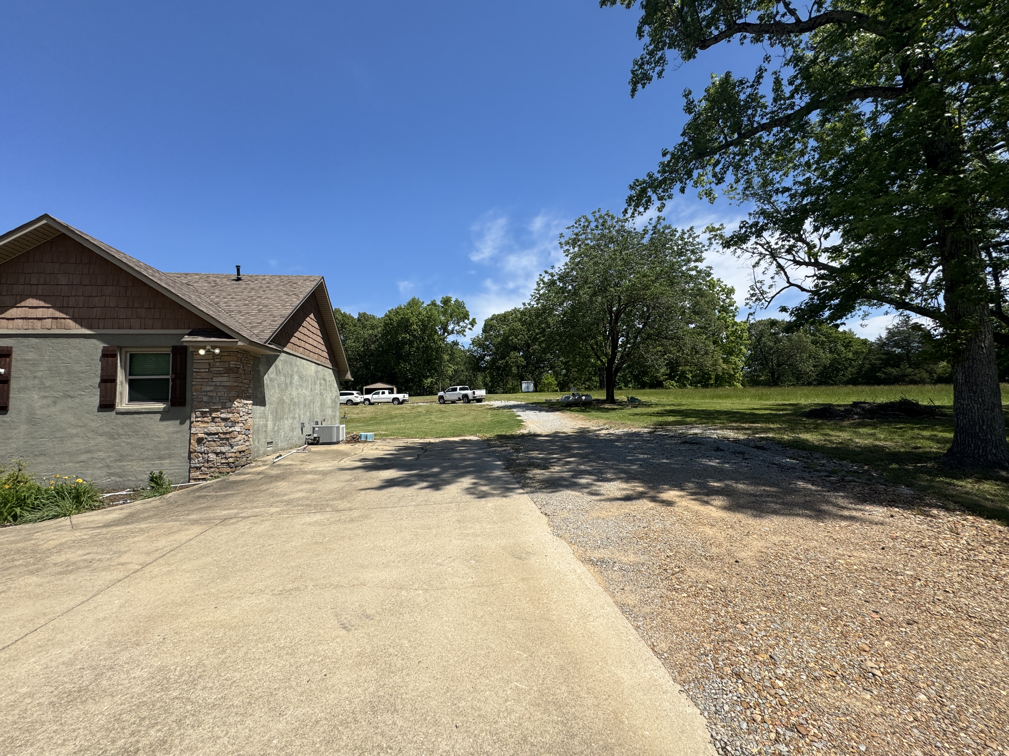 Real Estate & Personal Property Auction Image
